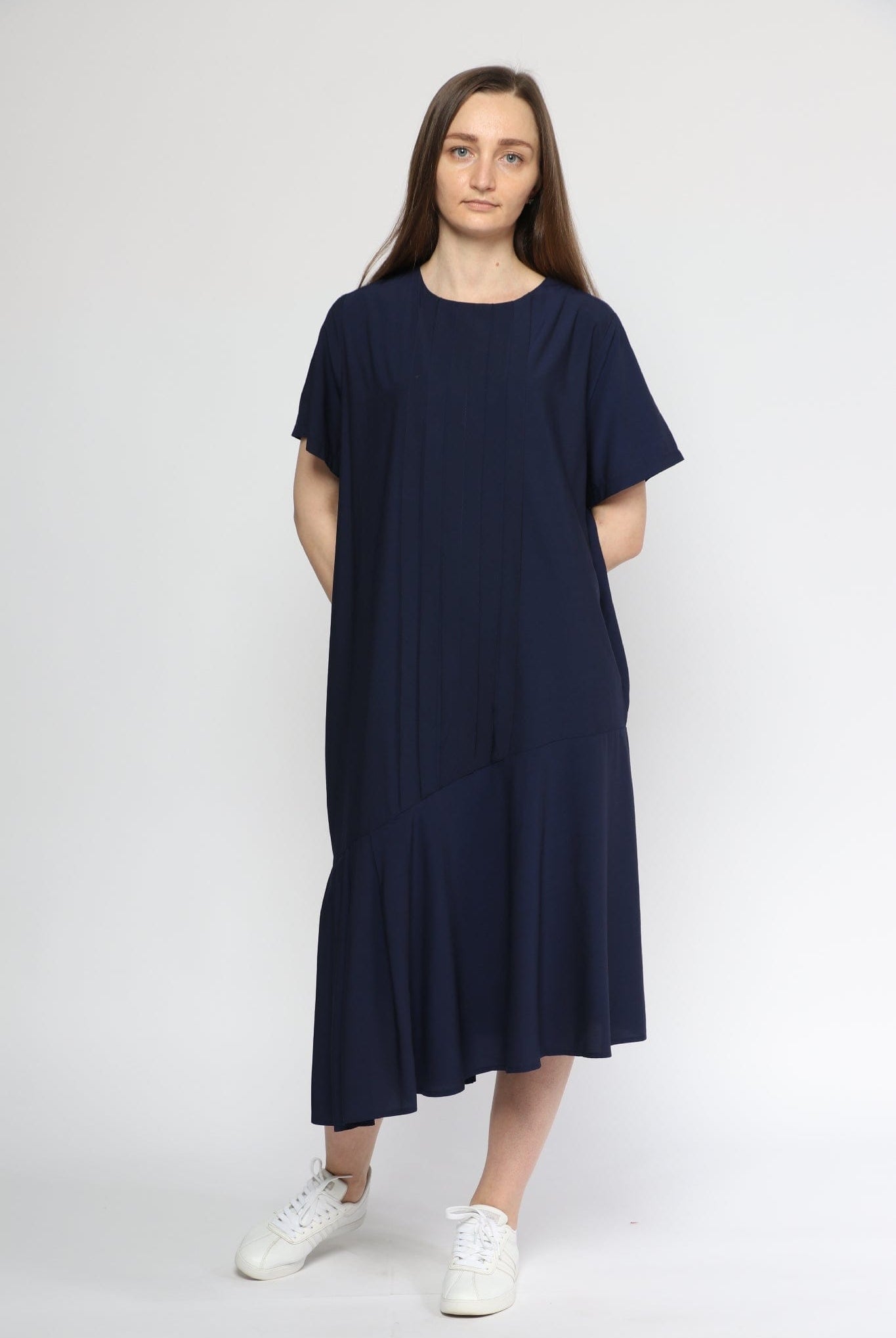 ميكا فستان ميدي واسع بكم قصير