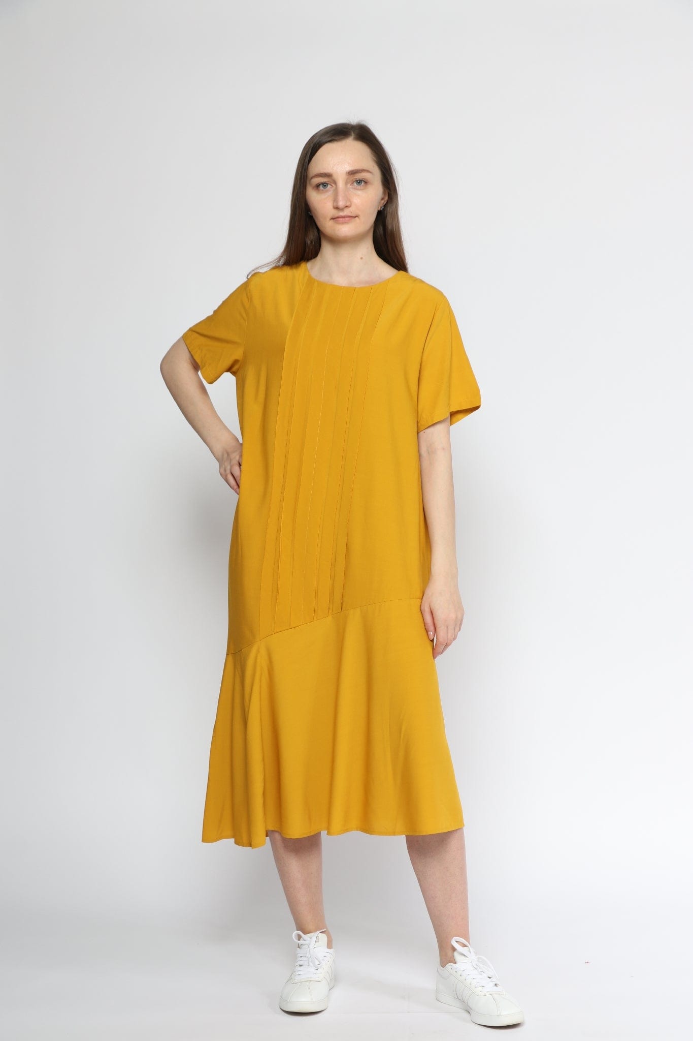 ميكا فستان ميدي واسع بكم قصير