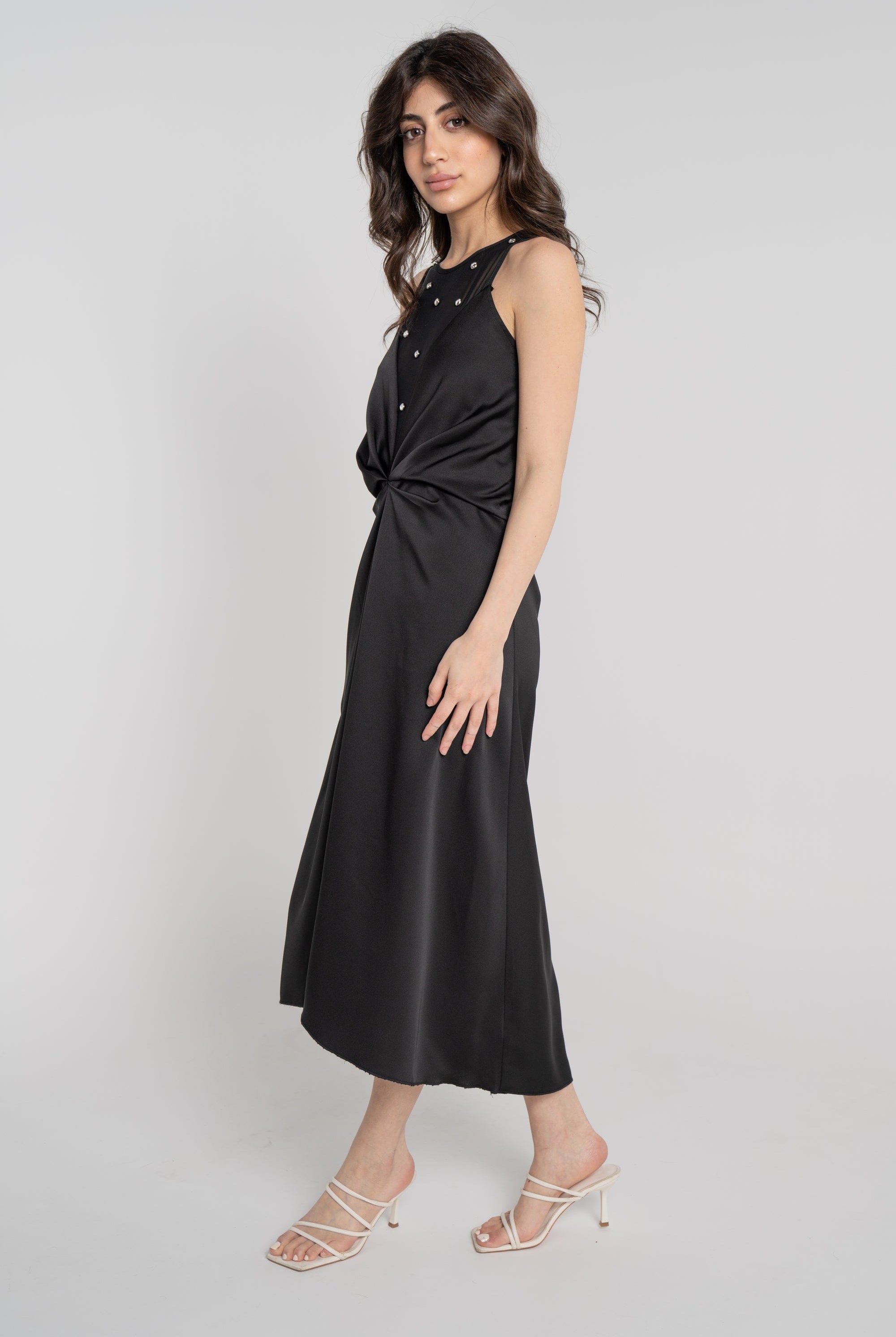 ميكا فستان ميدي بدون أكمام مخصر بفتحة صدر عميقة أسود