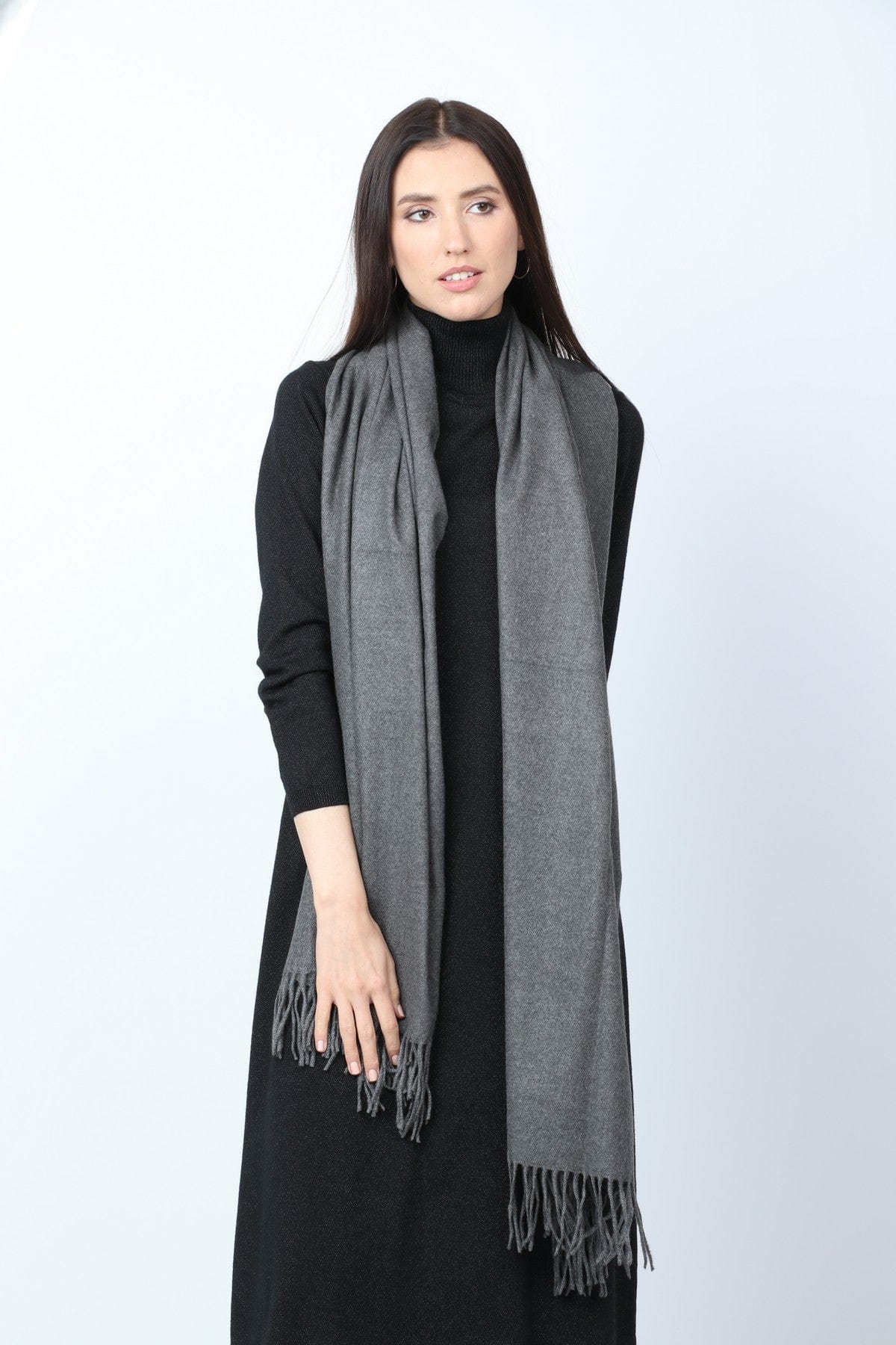 ميكا شال نسائي طويل سادة مزين بشراشيب