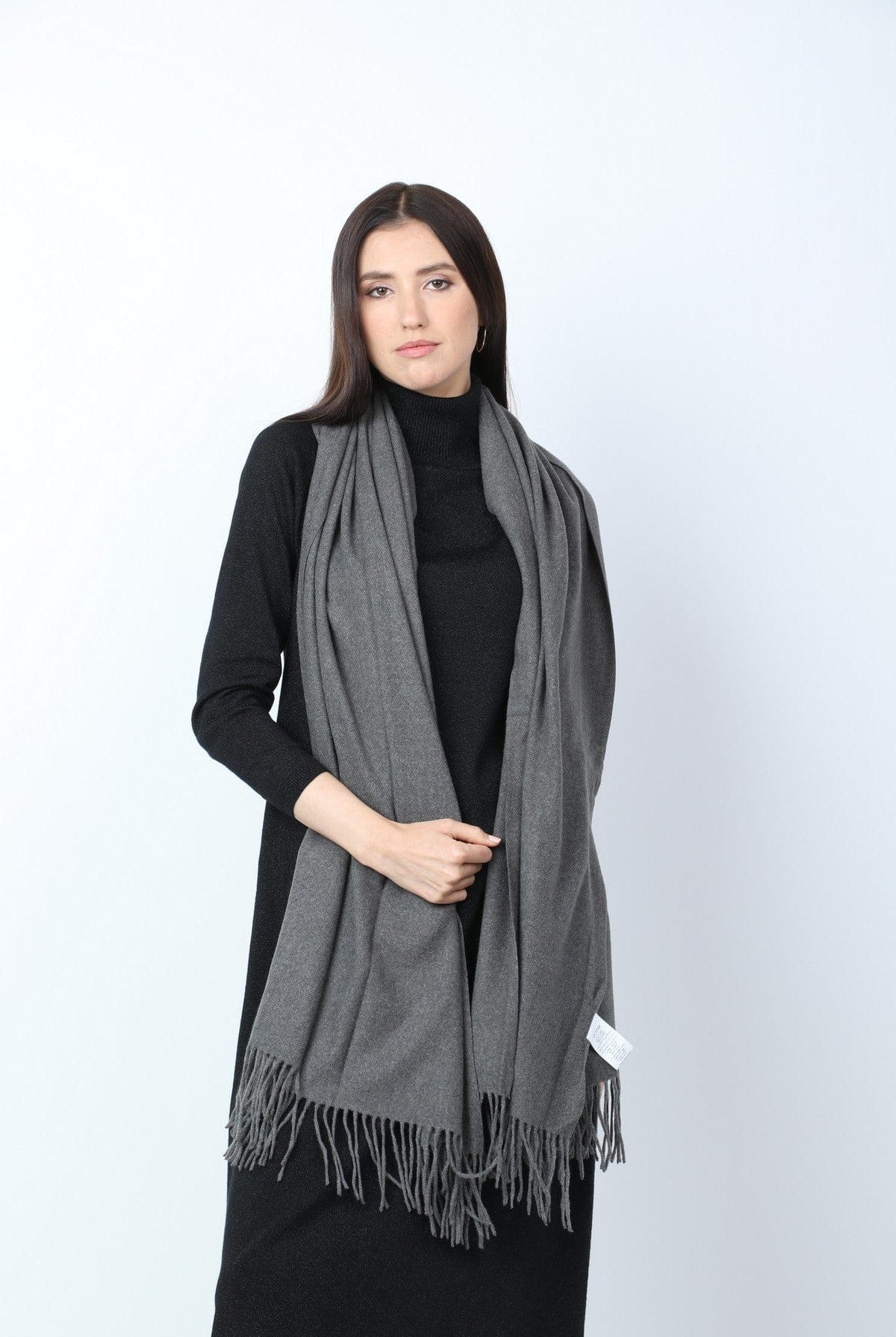 ميكا شال نسائي طويل سادة مزين بشراشيب