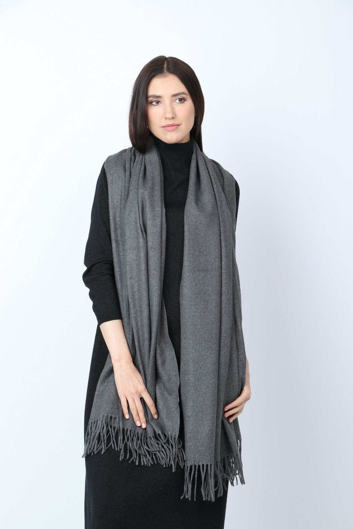 ميكا شال نسائي طويل سادة مزين بشراشيب