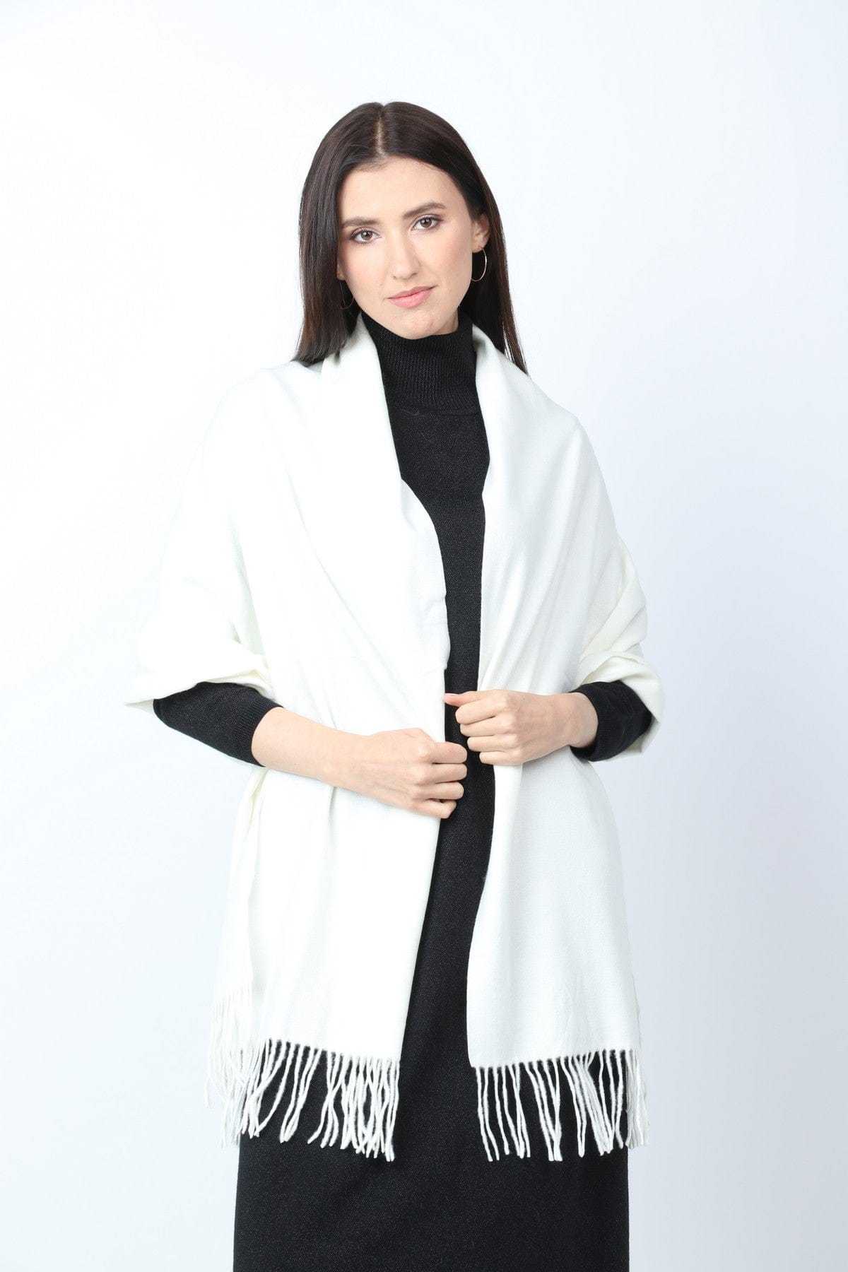 ميكا شال نسائي طويل سادة مزين بشراشيب