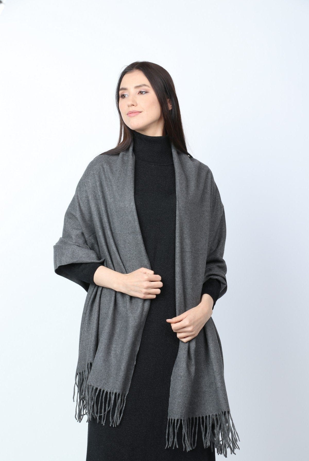 ميكا شال نسائي طويل سادة مزين بشراشيب