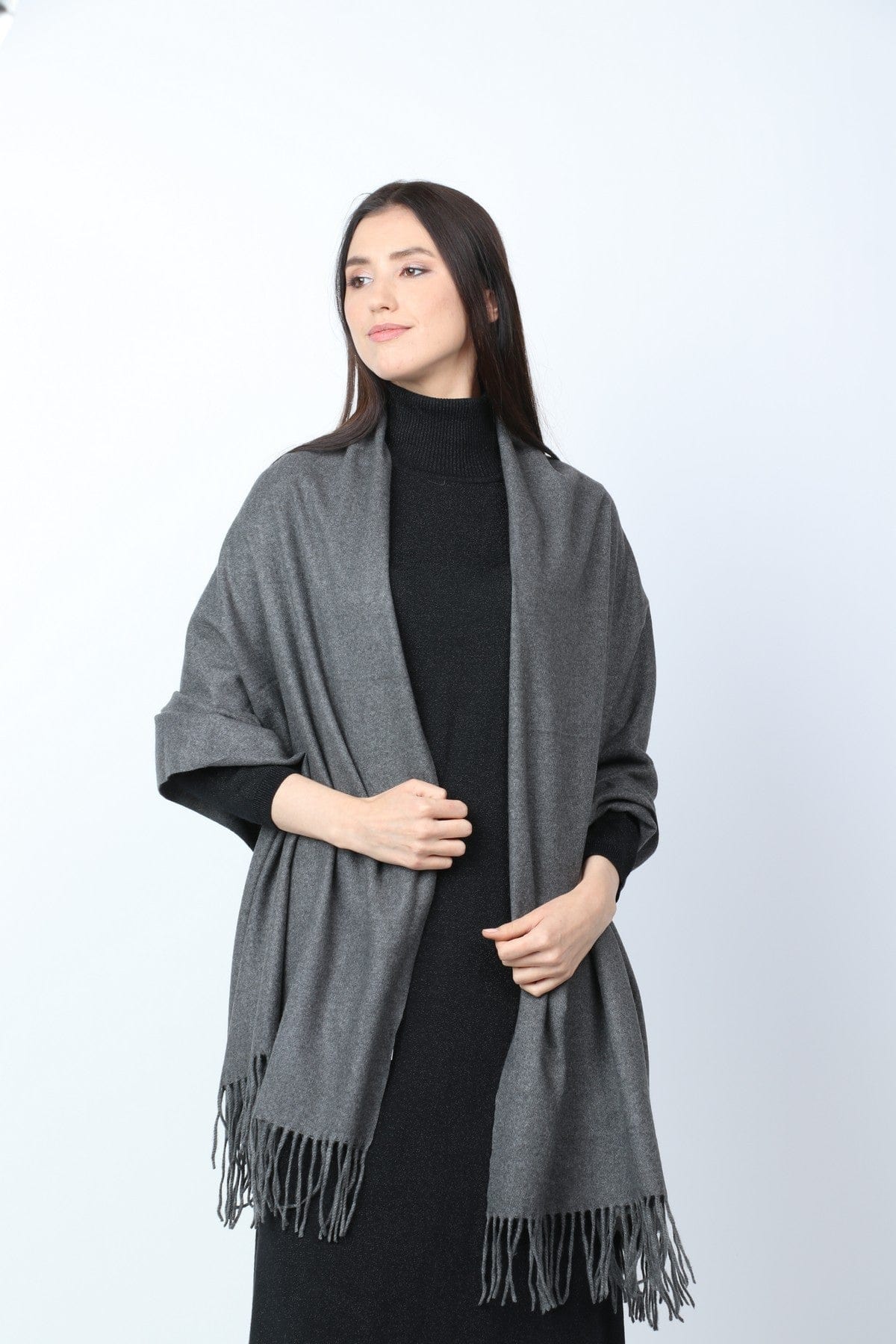 ميكا شال نسائي طويل سادة مزين بشراشيب