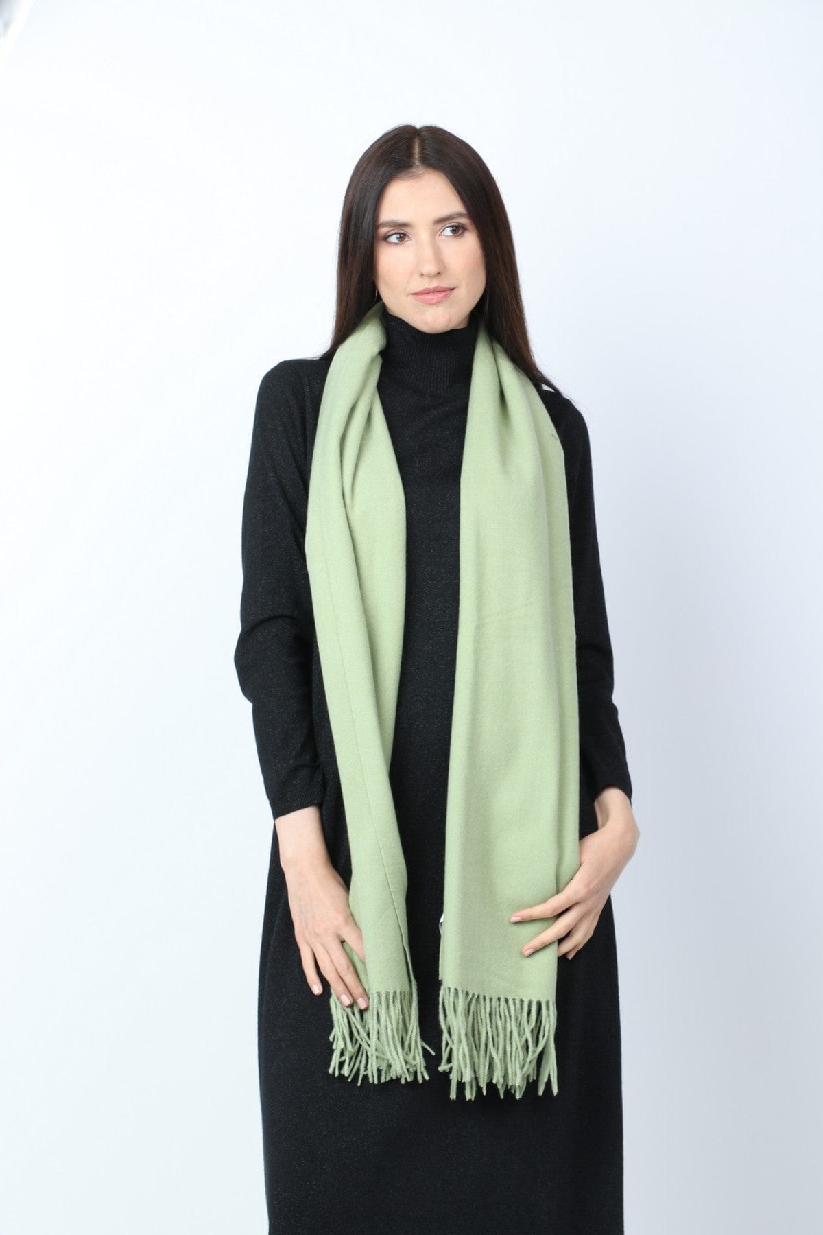 ميكا شال نسائي طويل سادة مزين بشراشيب