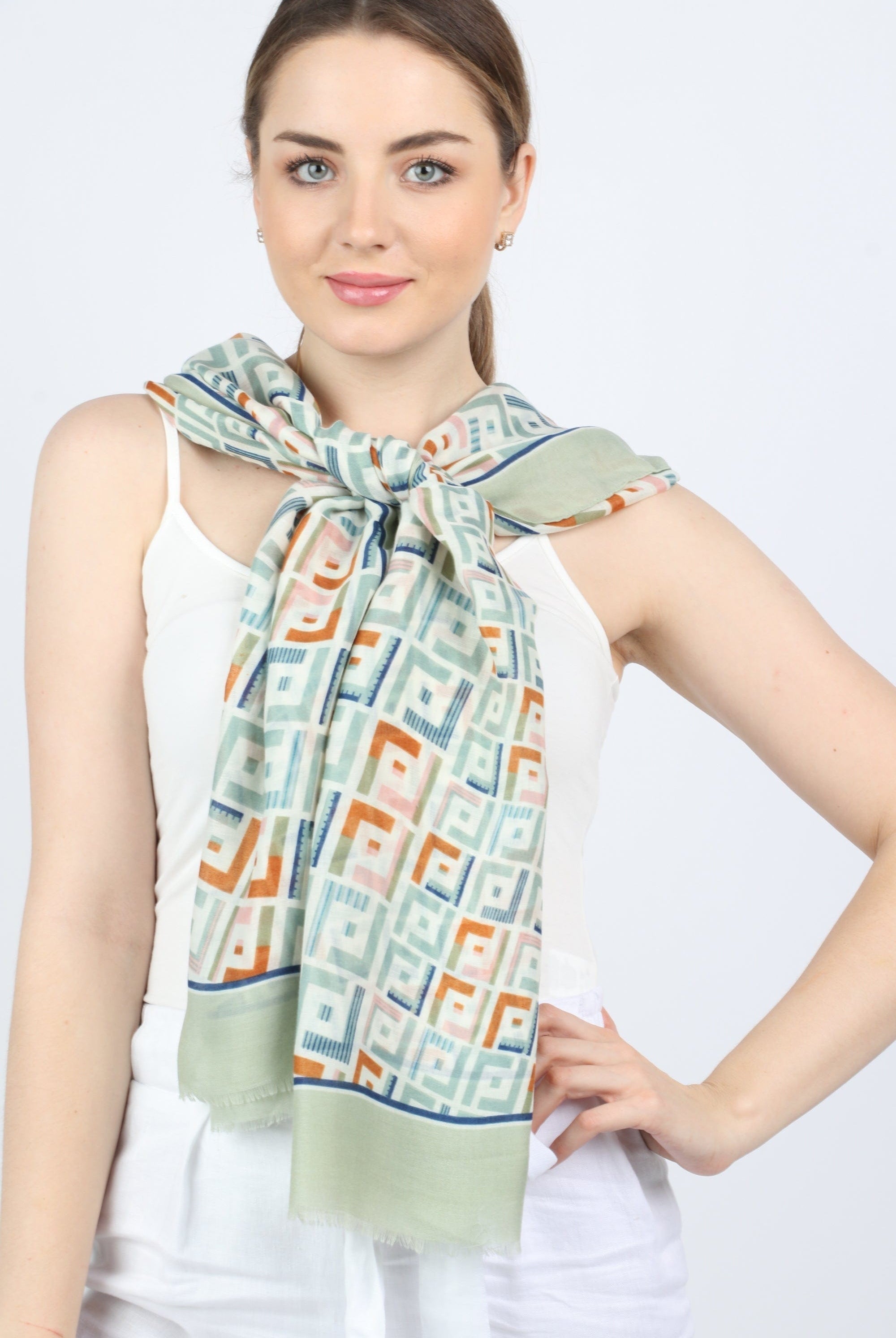 ميكا وشاح منقوش نسائي