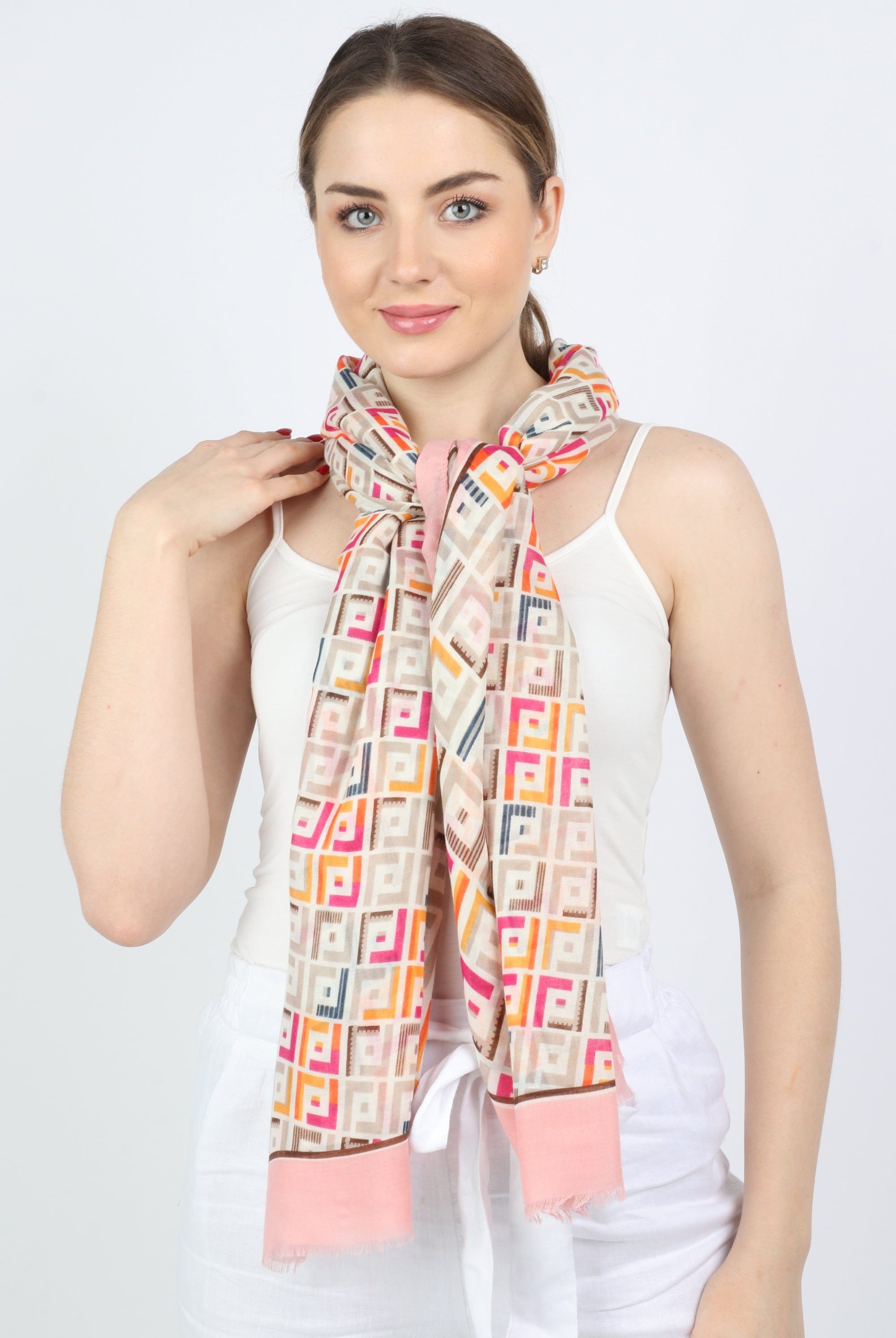 ميكا وشاح منقوش نسائي