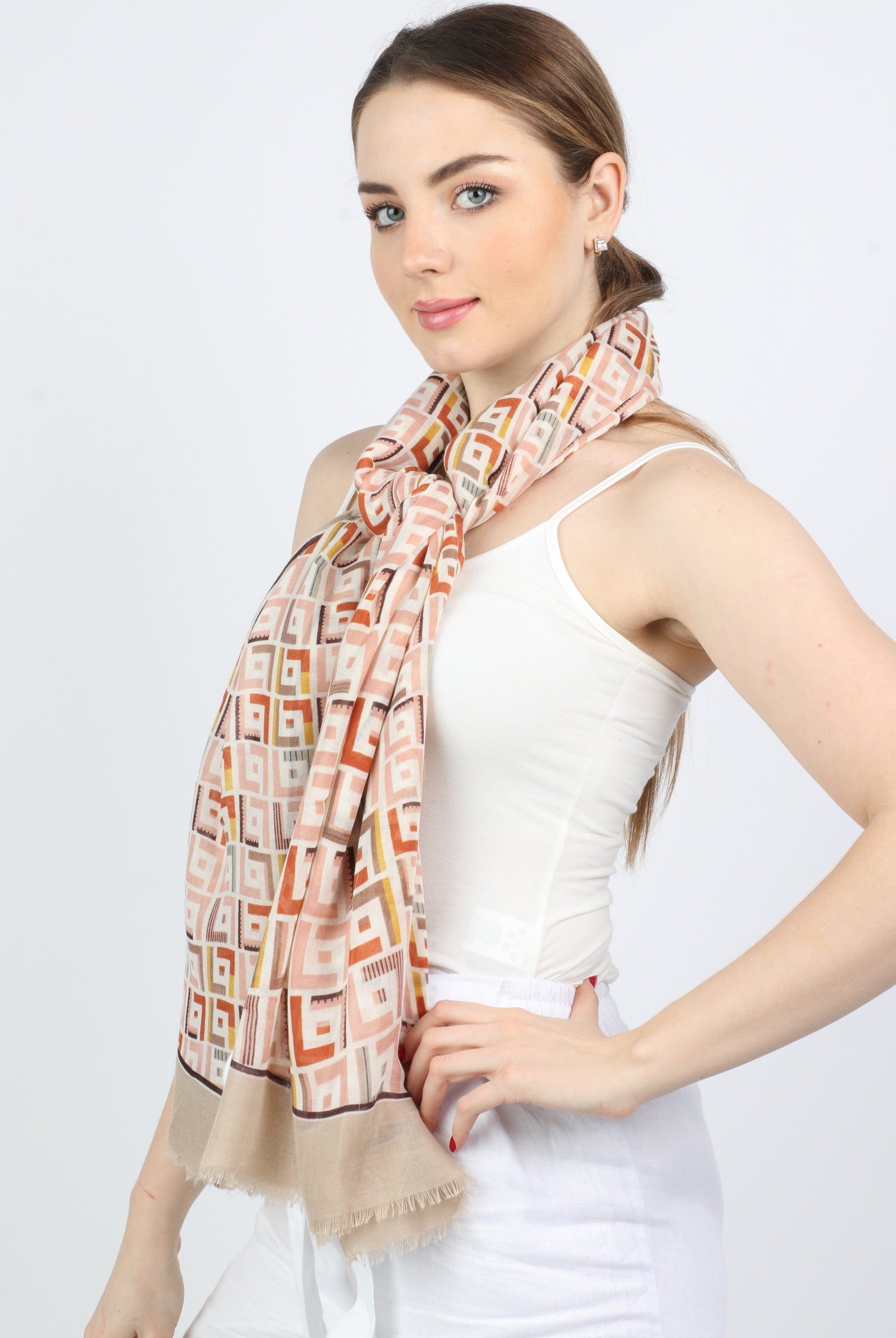 ميكا وشاح منقوش نسائي