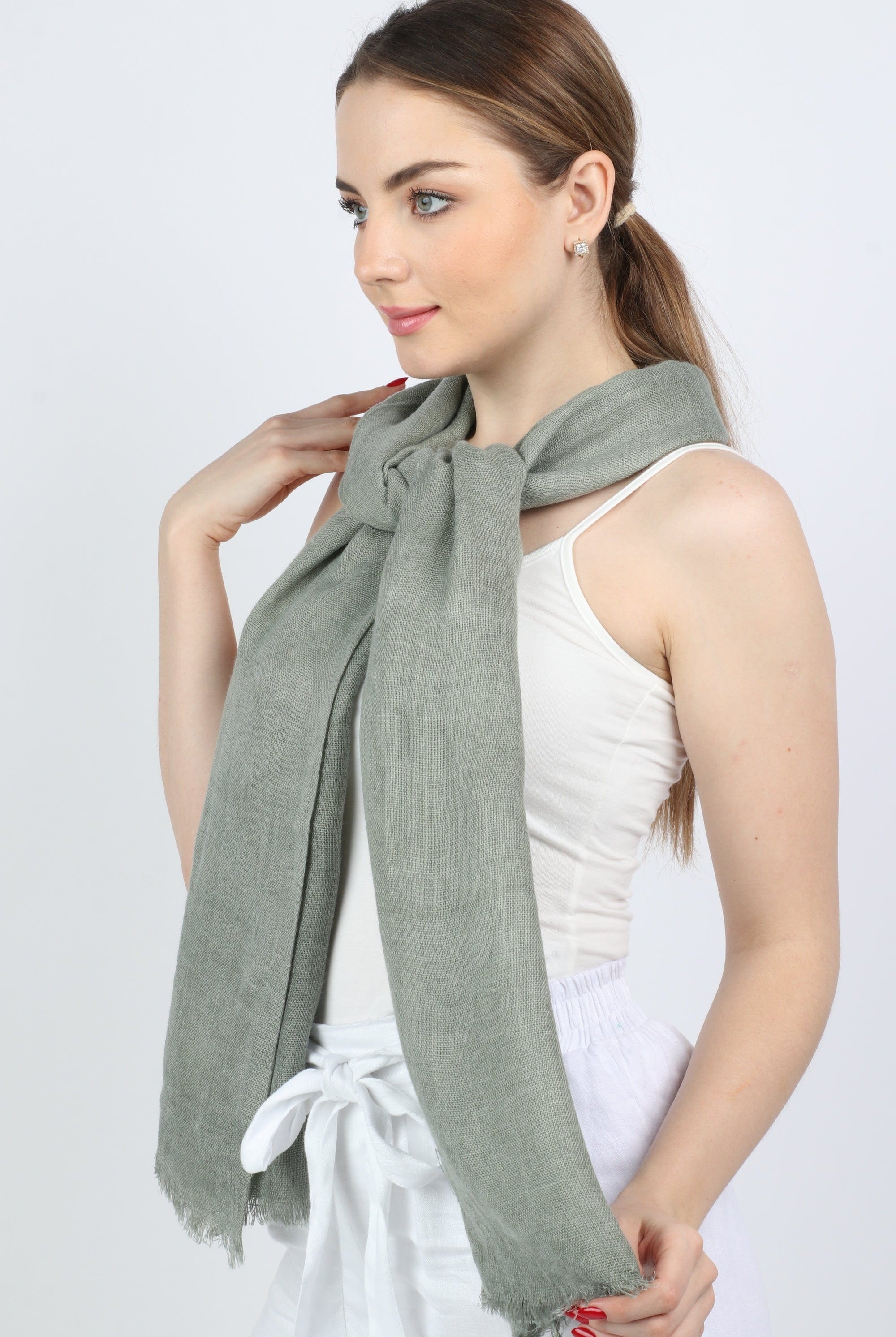 ميكا شال رقبة سادة نسائي