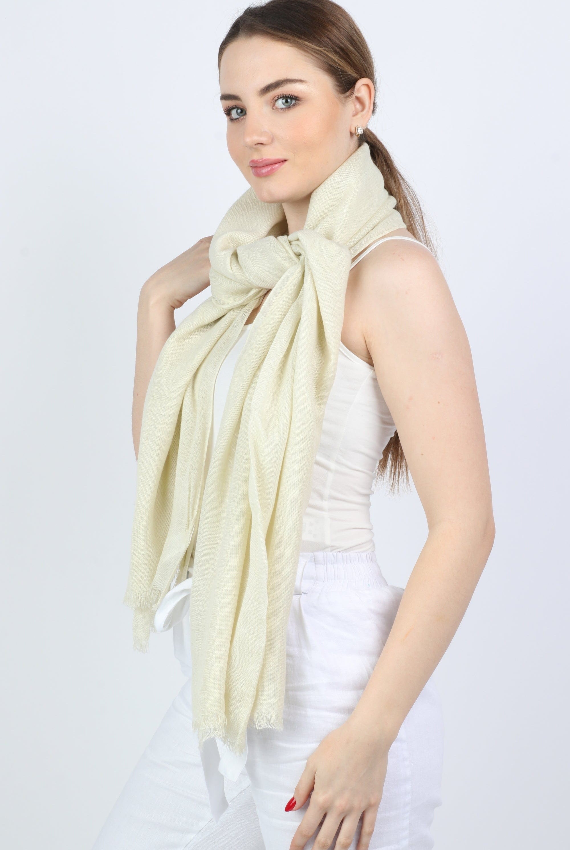 ميكا شال رقبة سادة نسائي