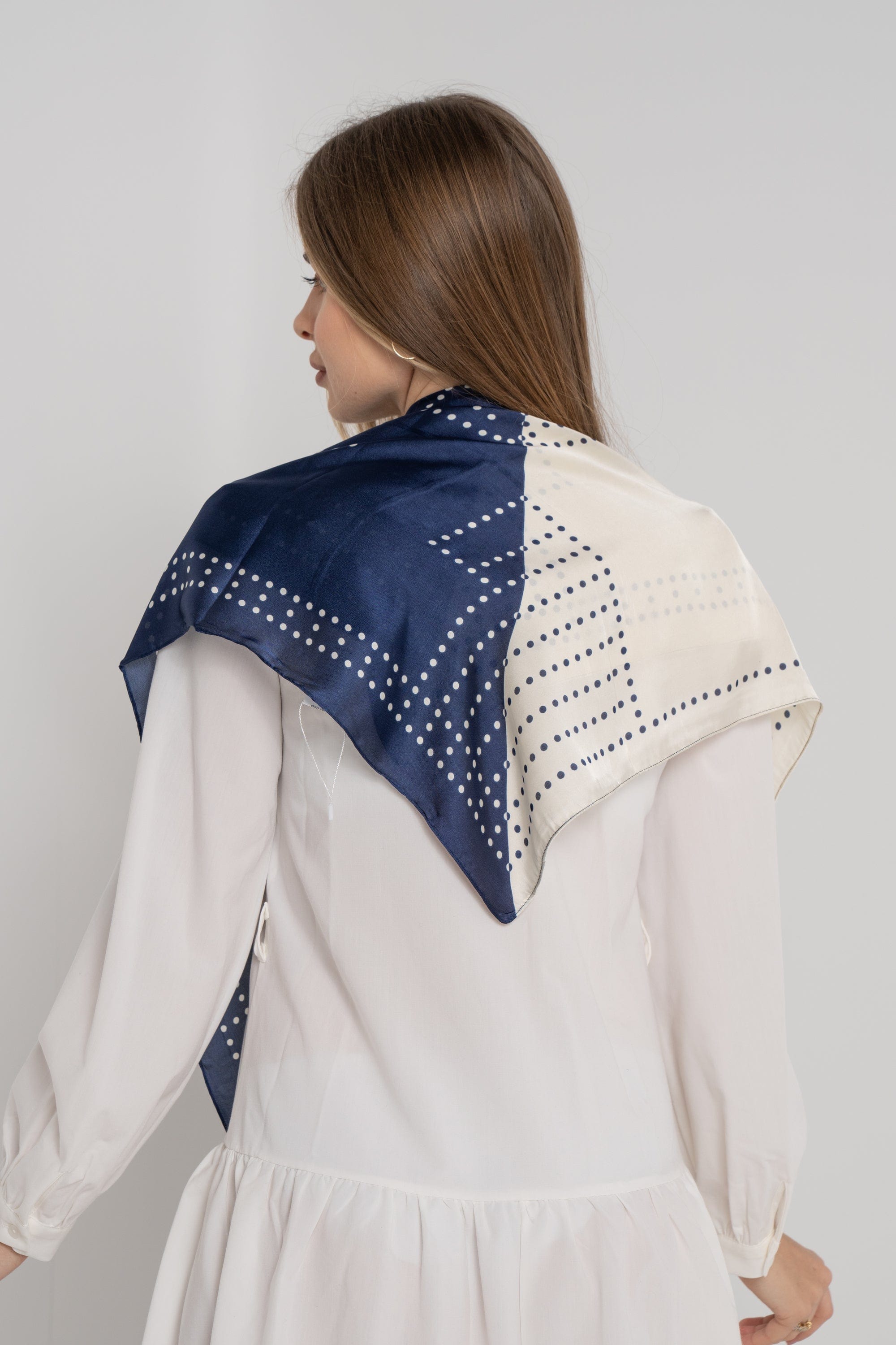 ميكا شال نسائي قصير لونين