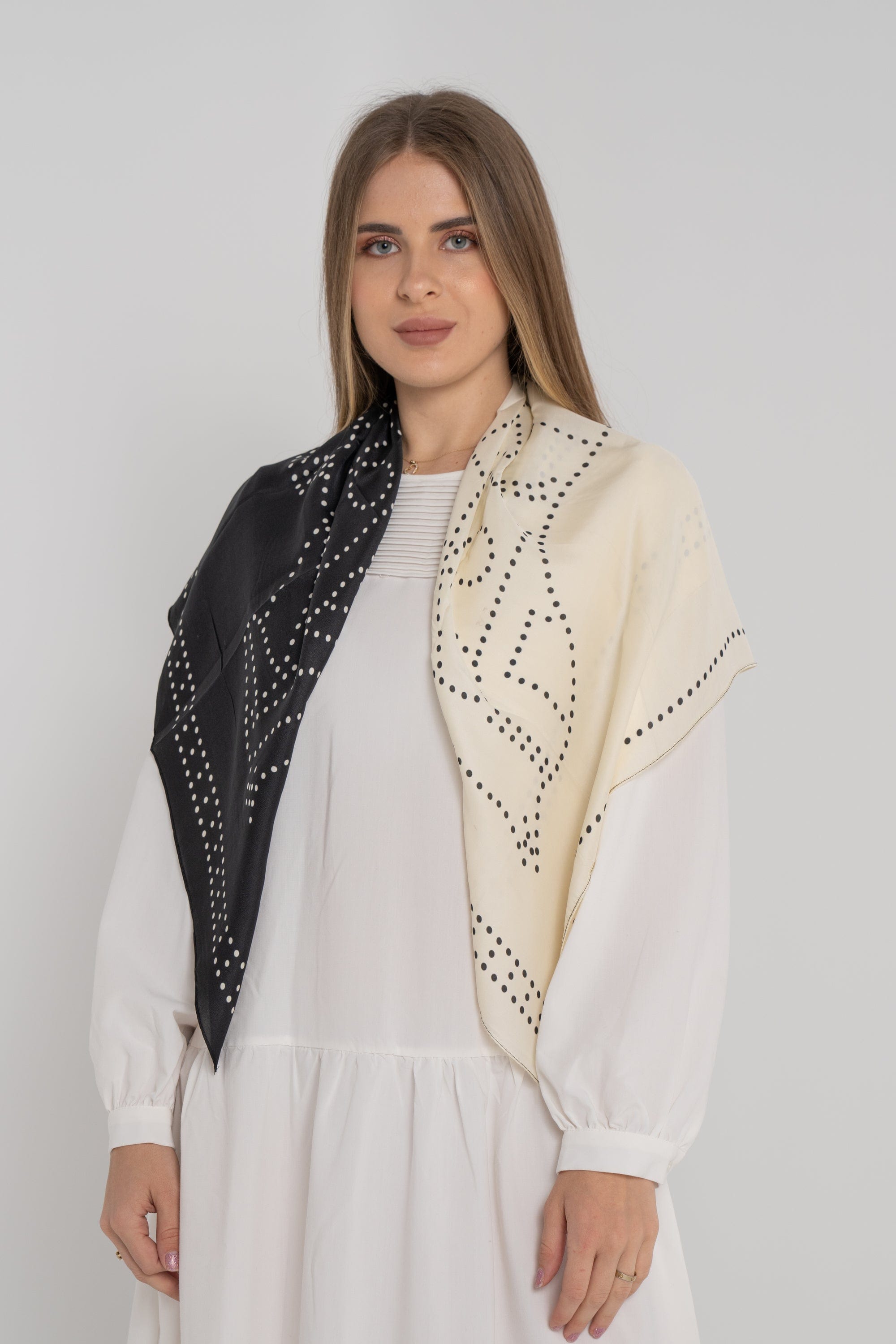 ميكا شال نسائي قصير لونين