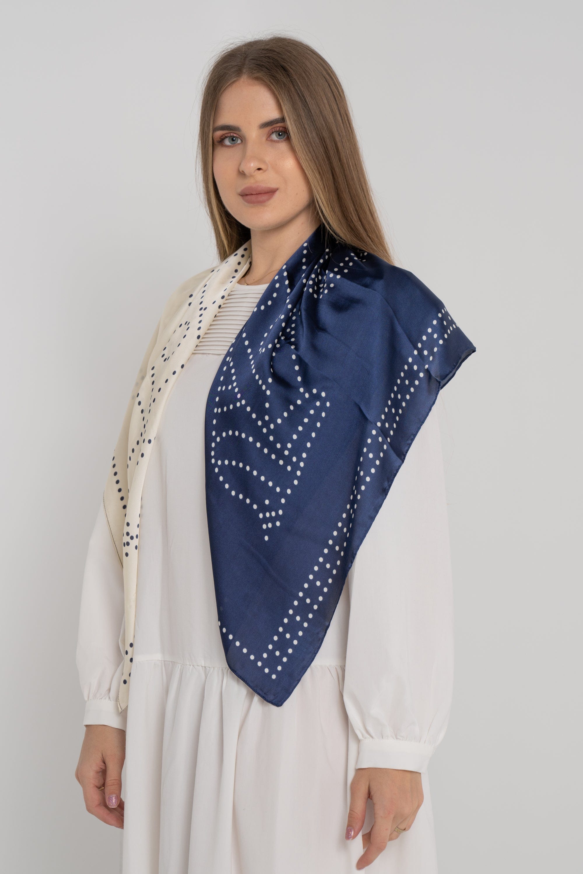 ميكا شال نسائي قصير لونين