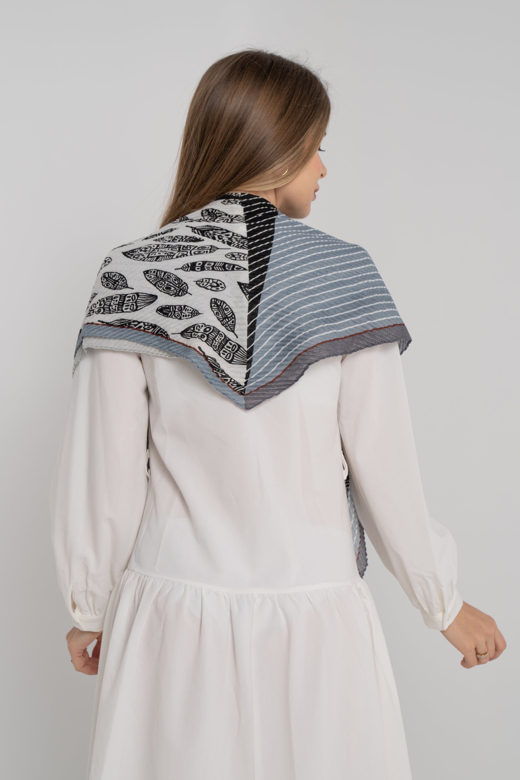 ميكا شال مزين بنمط نسائي أزرق