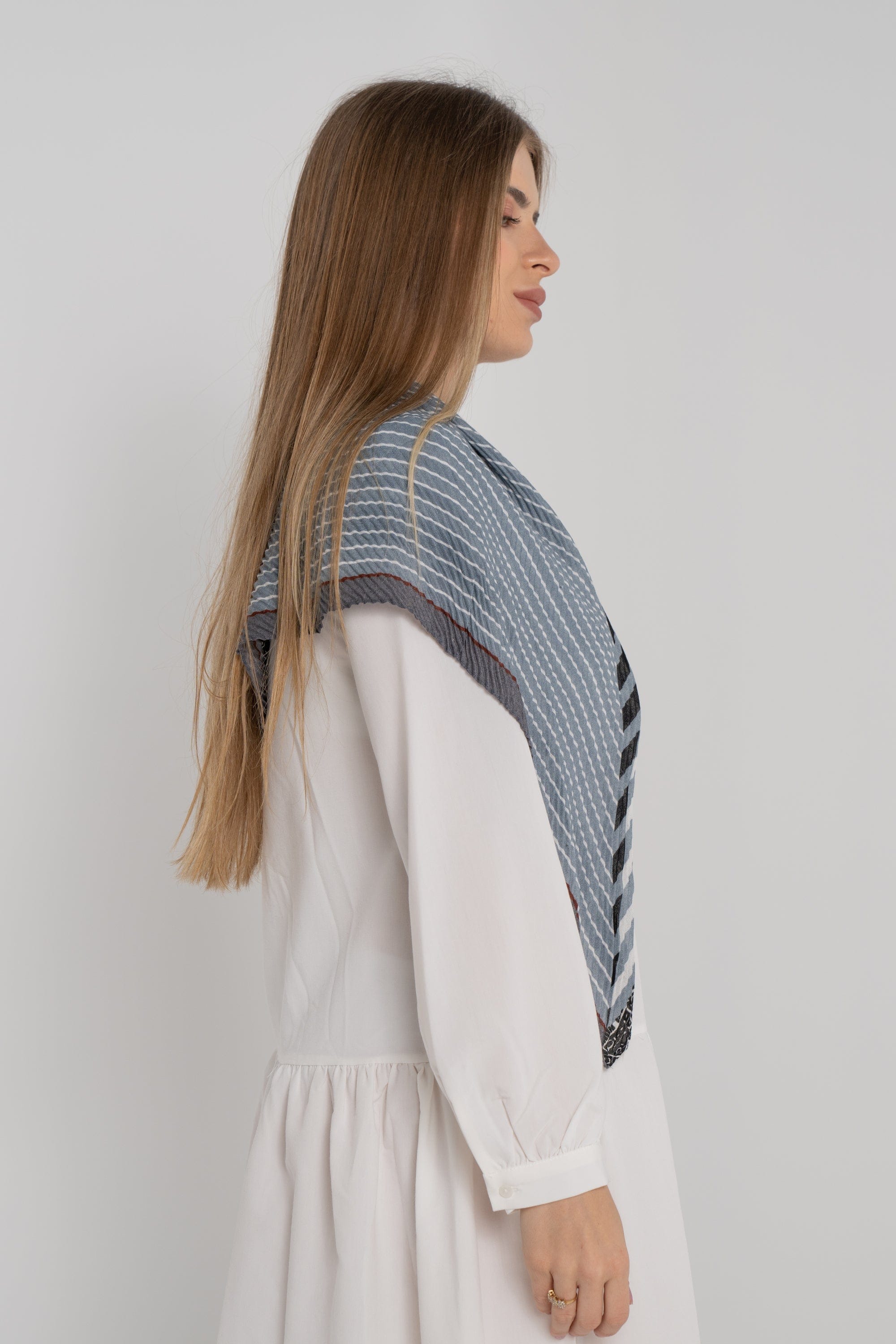 ميكا شال مزين بنمط نسائي أزرق