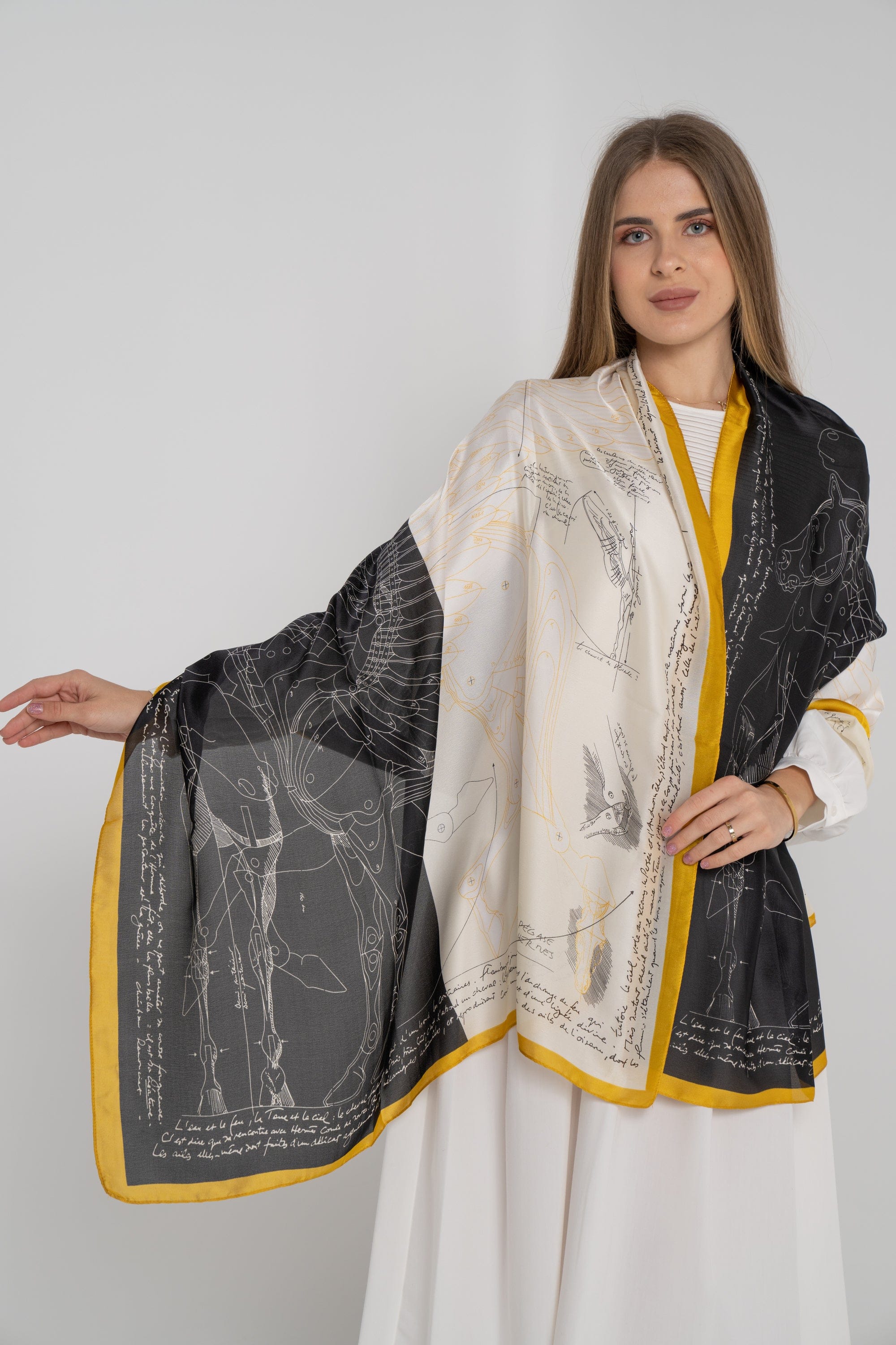 ميكا شال خفيف نسائي منقوش أسود
