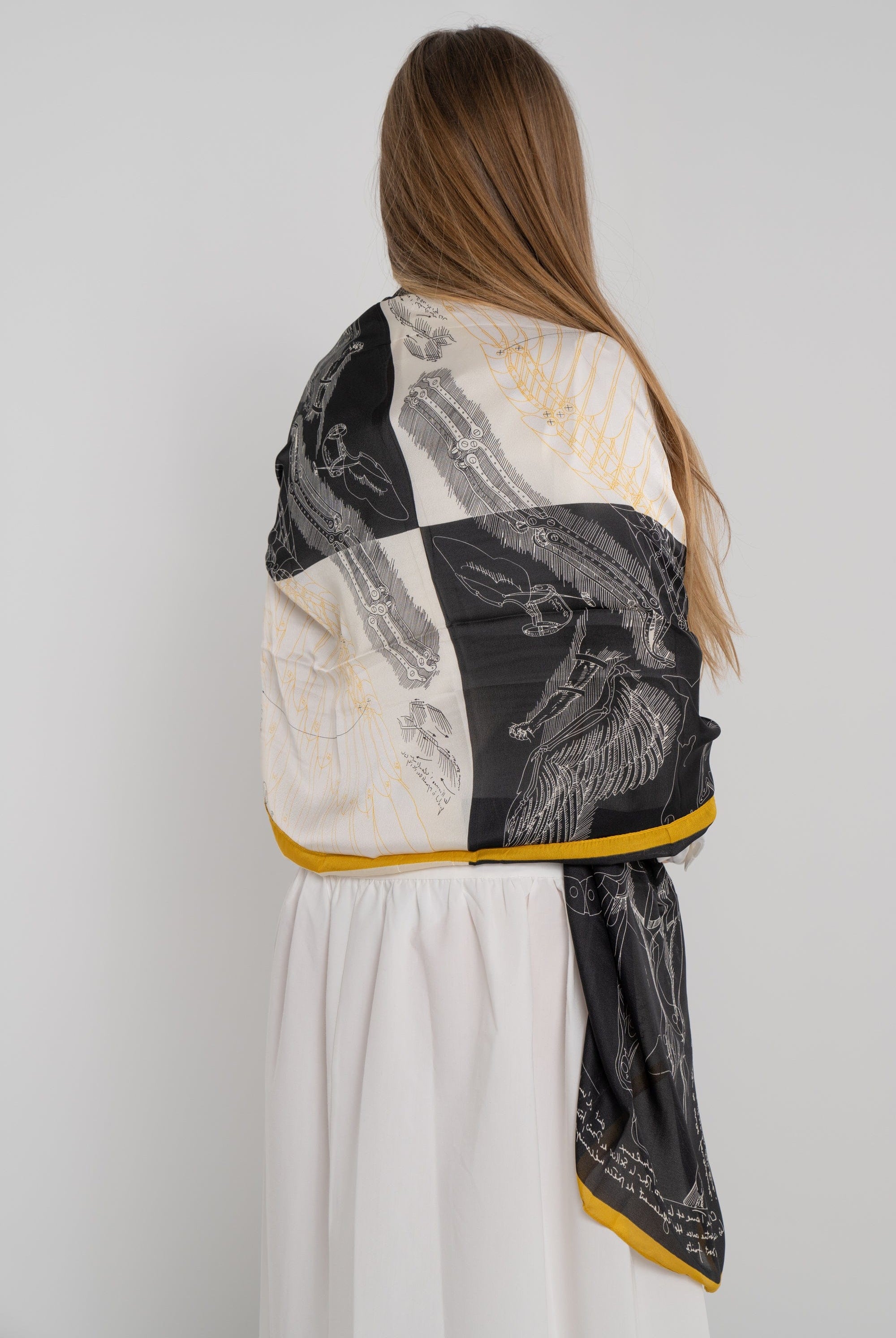 ميكا شال خفيف نسائي منقوش أسود