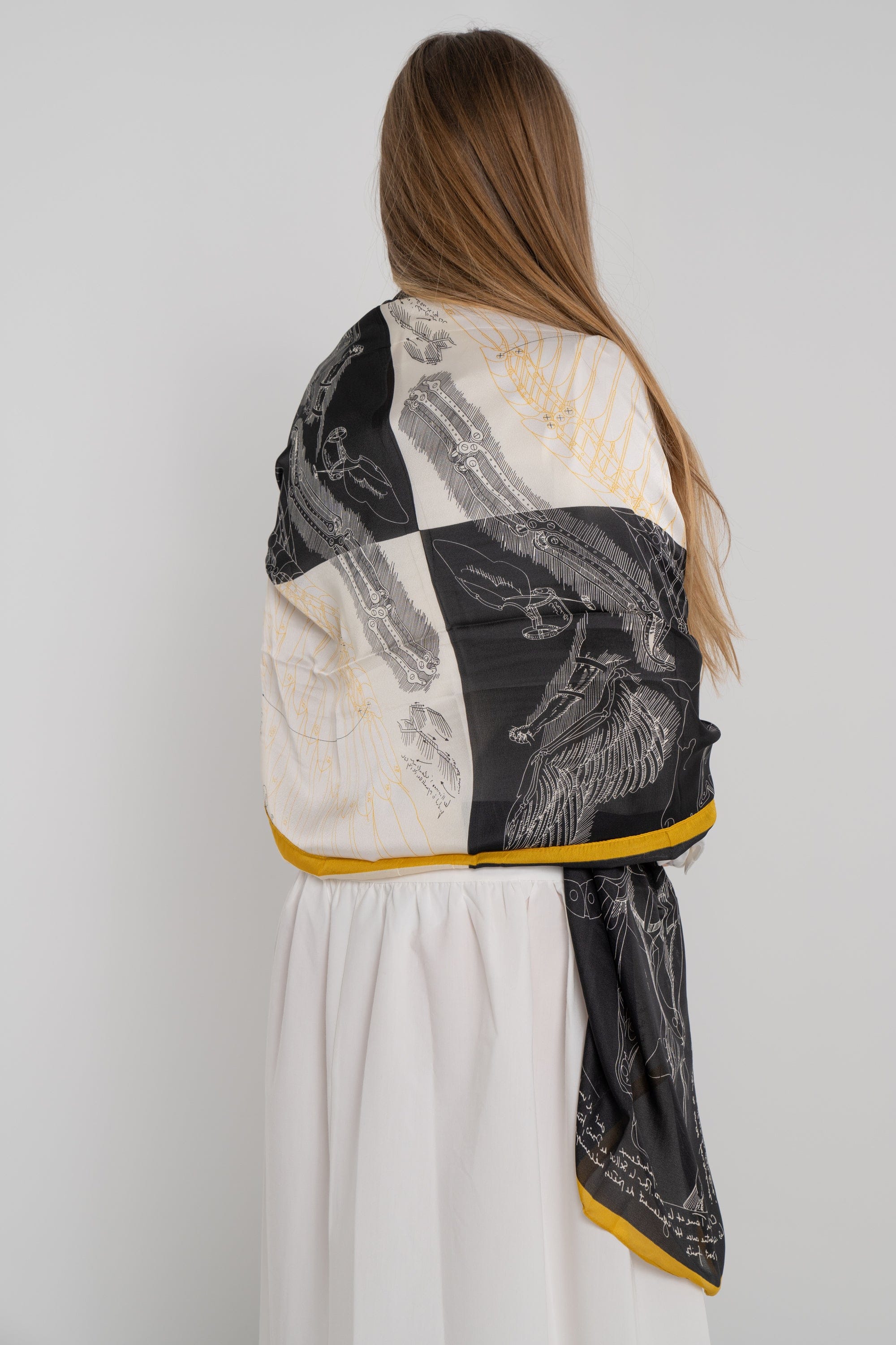 ميكا شال خفيف نسائي منقوش أسود