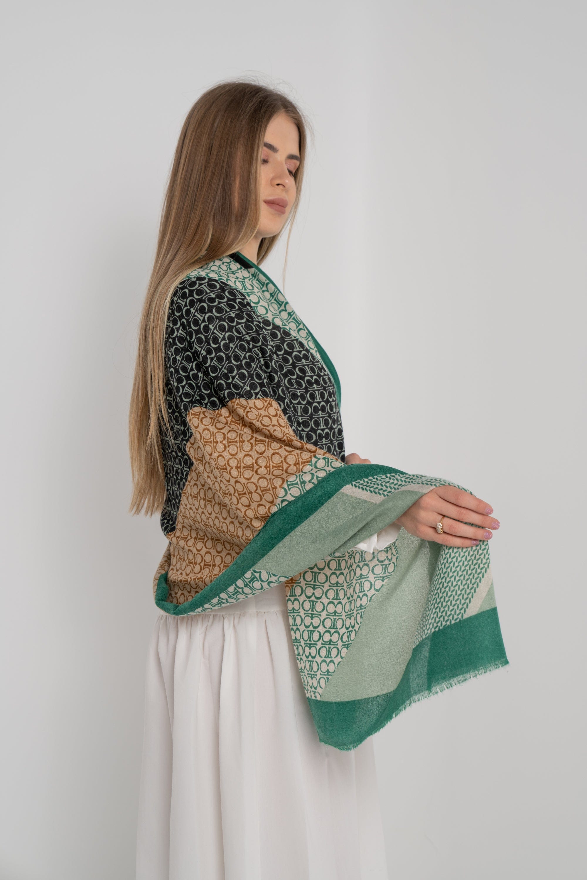 ميكا وشاح نسائي خففيف منقوش