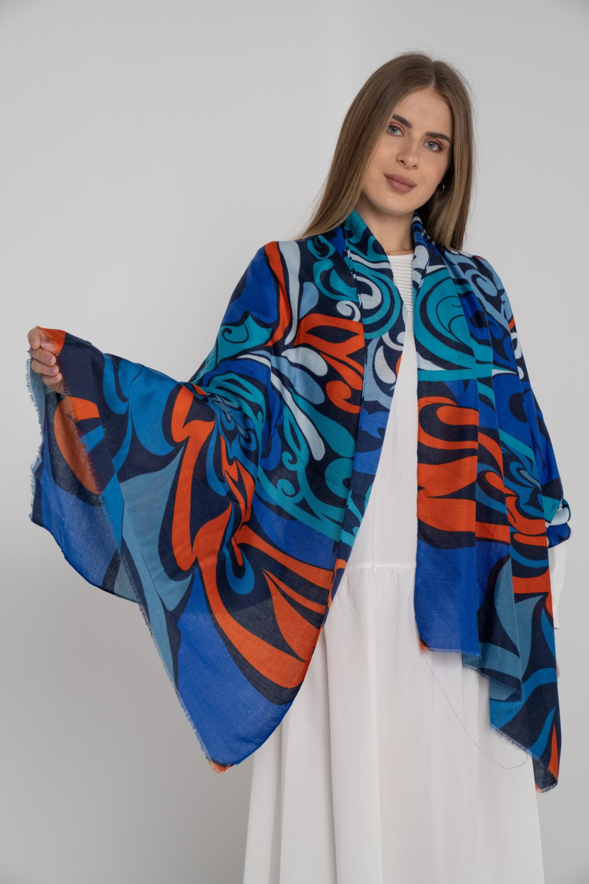 ميكا وشاح منقوش متعدد الألوان أزرق