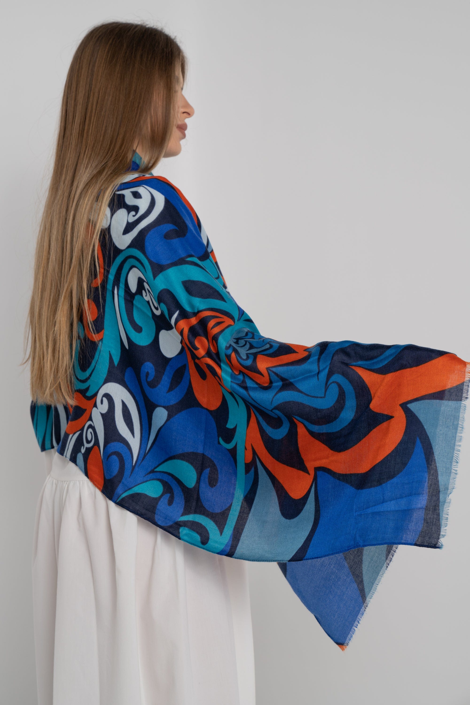 ميكا وشاح منقوش متعدد الألوان أزرق