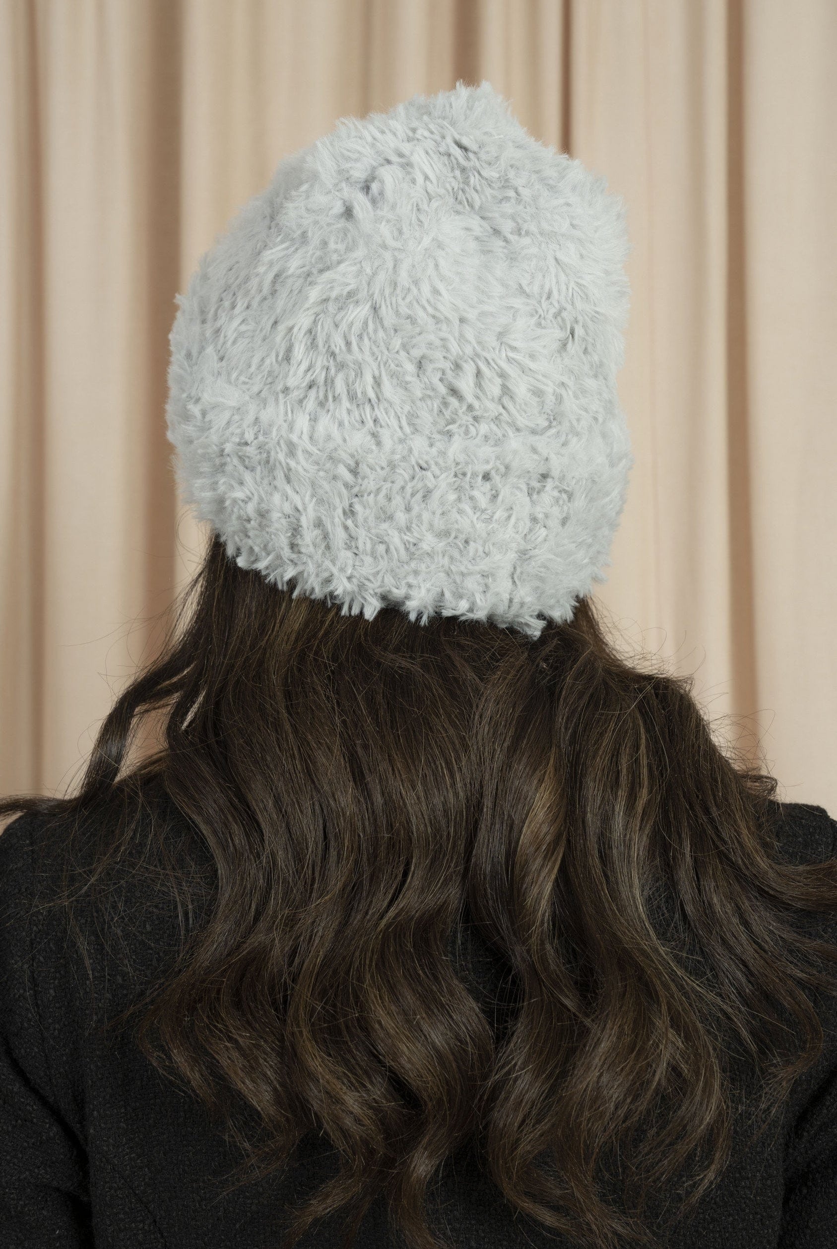 نتشي قبعة فرو كلاسيك نسائية رمادي فاتح