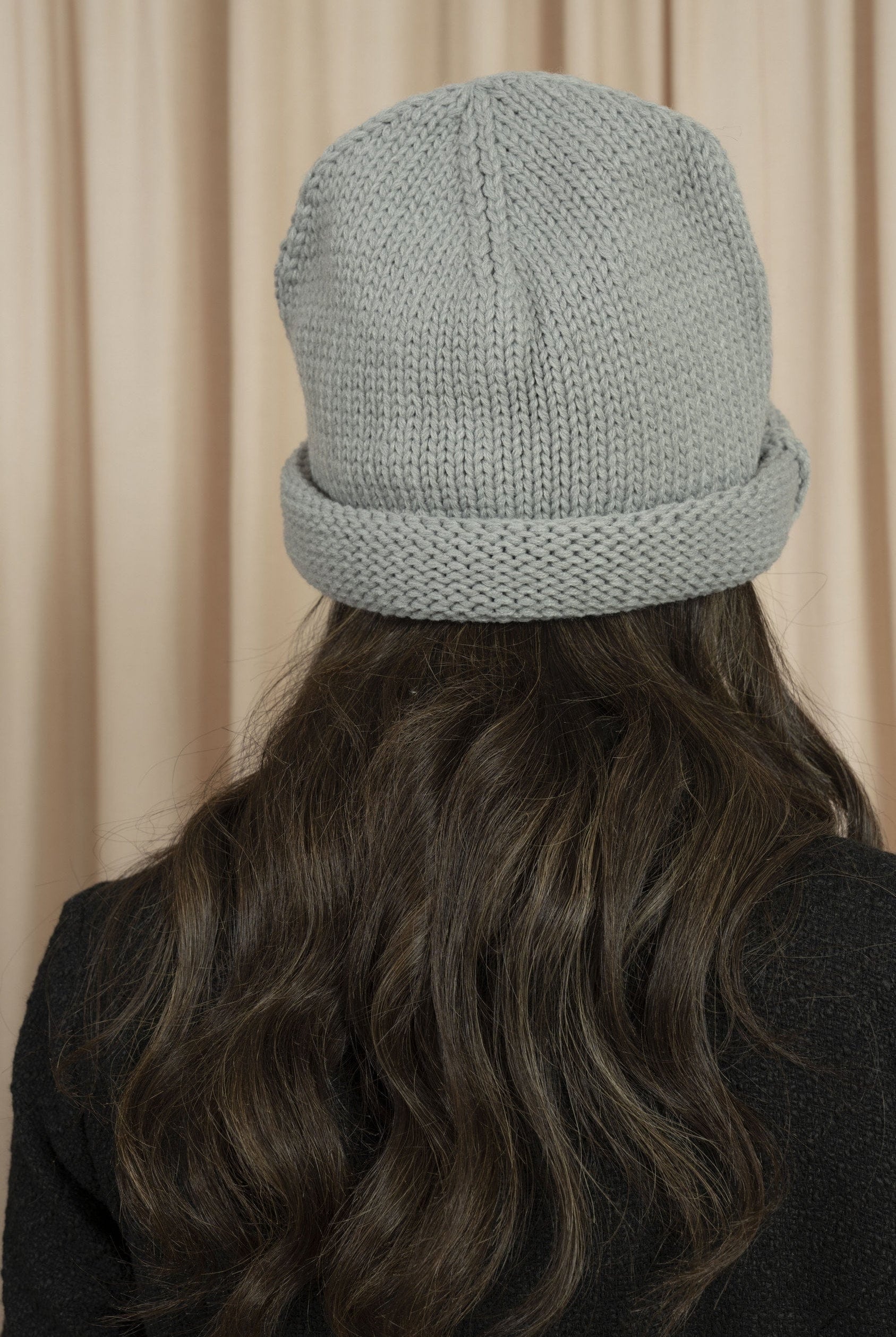 نتشي قبعة صوف على الشعر نسائية رمادي