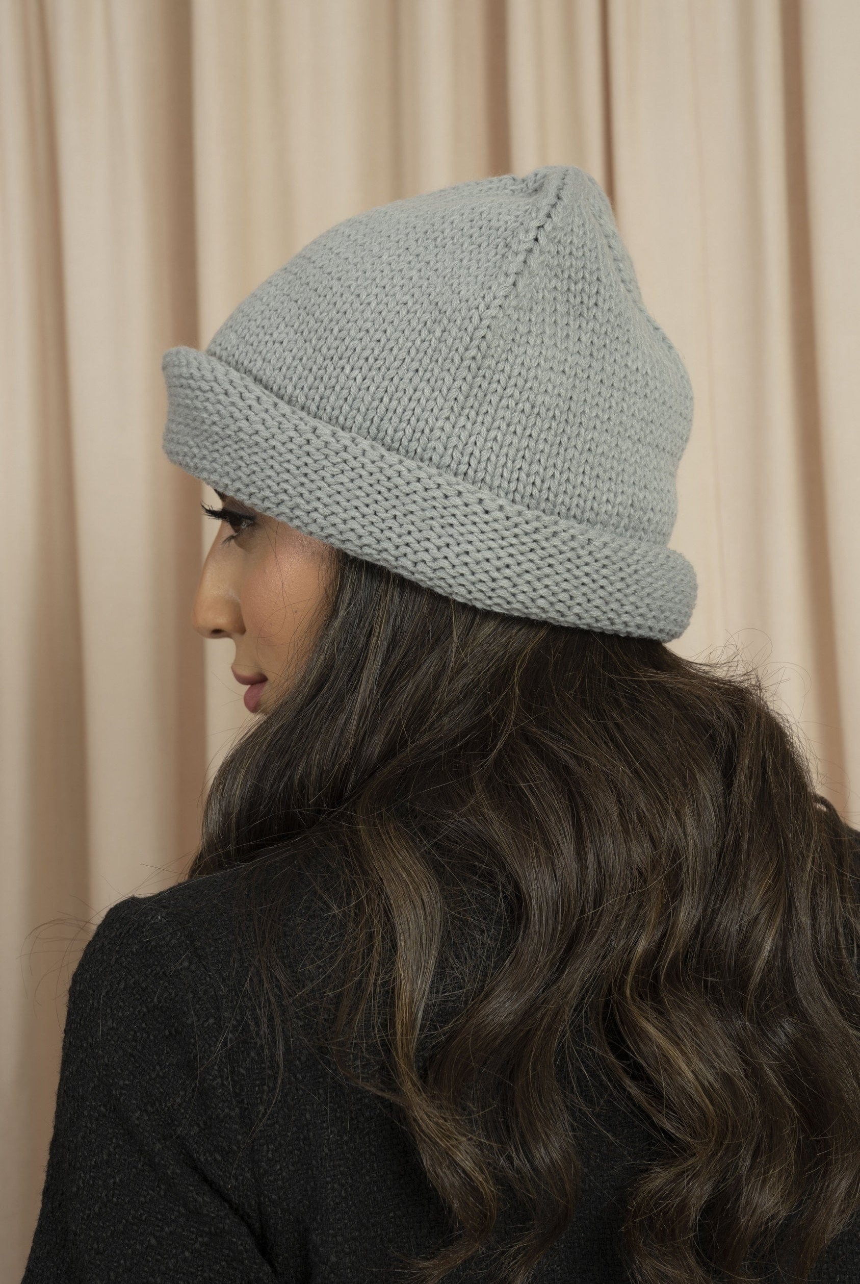 نتشي قبعة صوف على الشعر نسائية رمادي