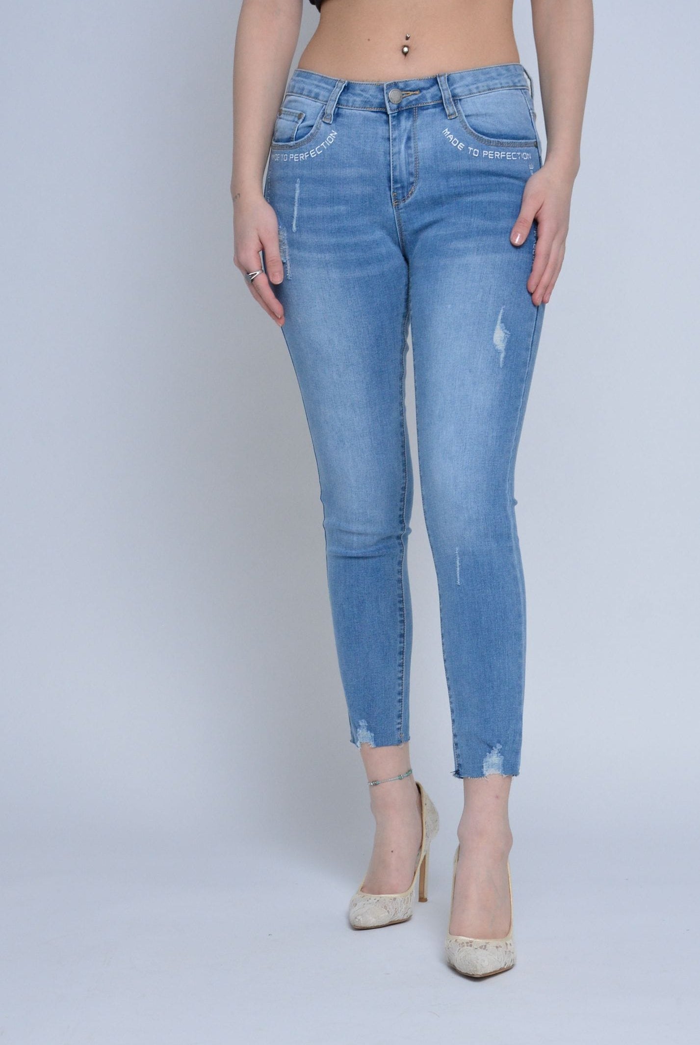 ميكا بنطلون جينز طويل مقطع ومطرز نسائي