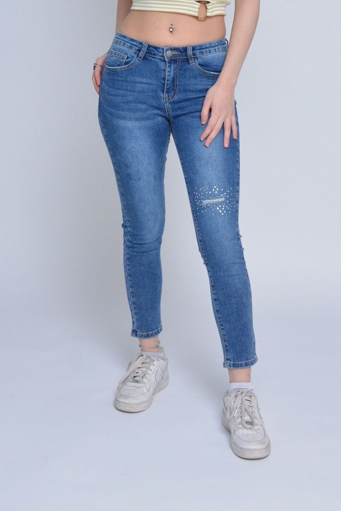 ميكا بنطلون جينز مقطع ومطرز بسحاب وزرار وجيوب طويل نسائي