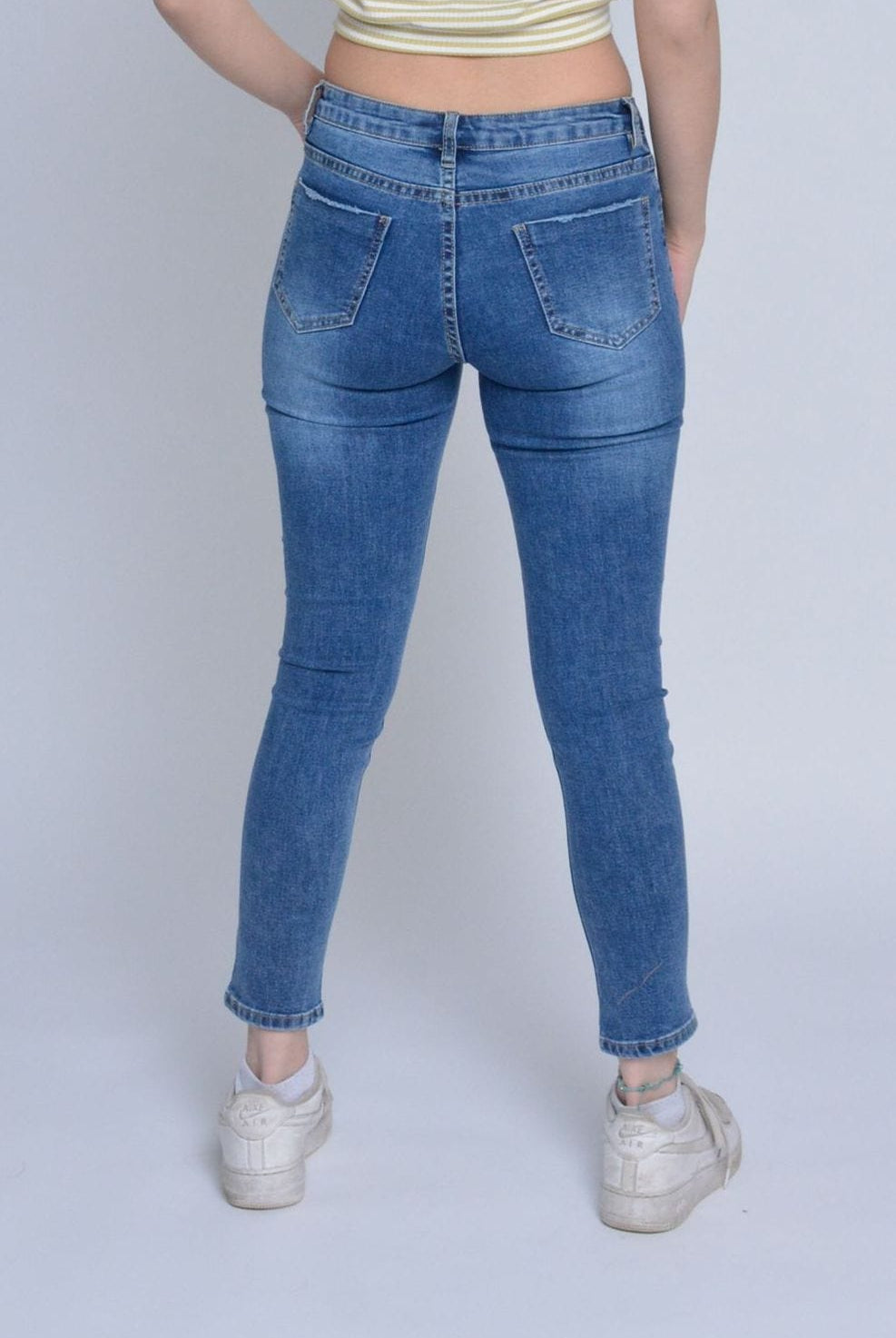 ميكا بنطلون جينز مقطع ومطرز بسحاب وزرار وجيوب طويل نسائي