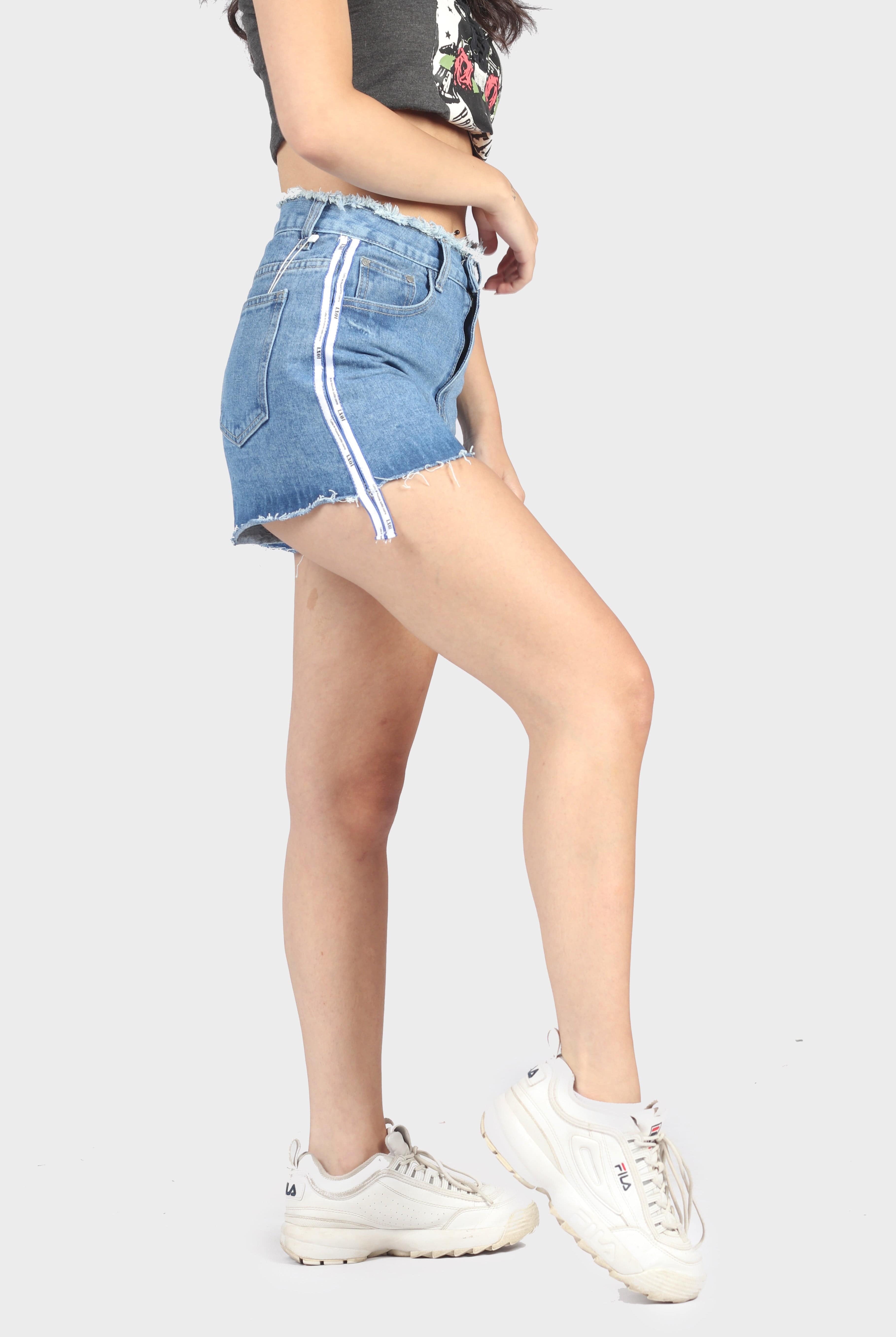 ميكا بنطلون جينز نسائي قصير مصنوع من قماش الدنيم