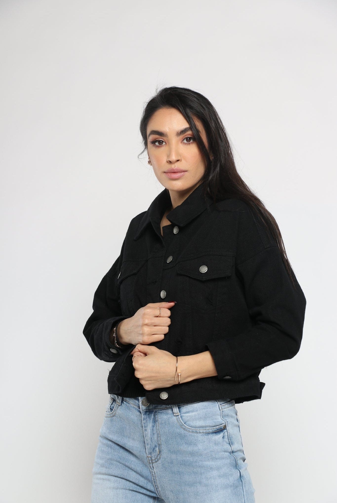 ميكا جاكيت جينز قصير أزرار أمامية وجيوب وياقة كم طويل نسائي