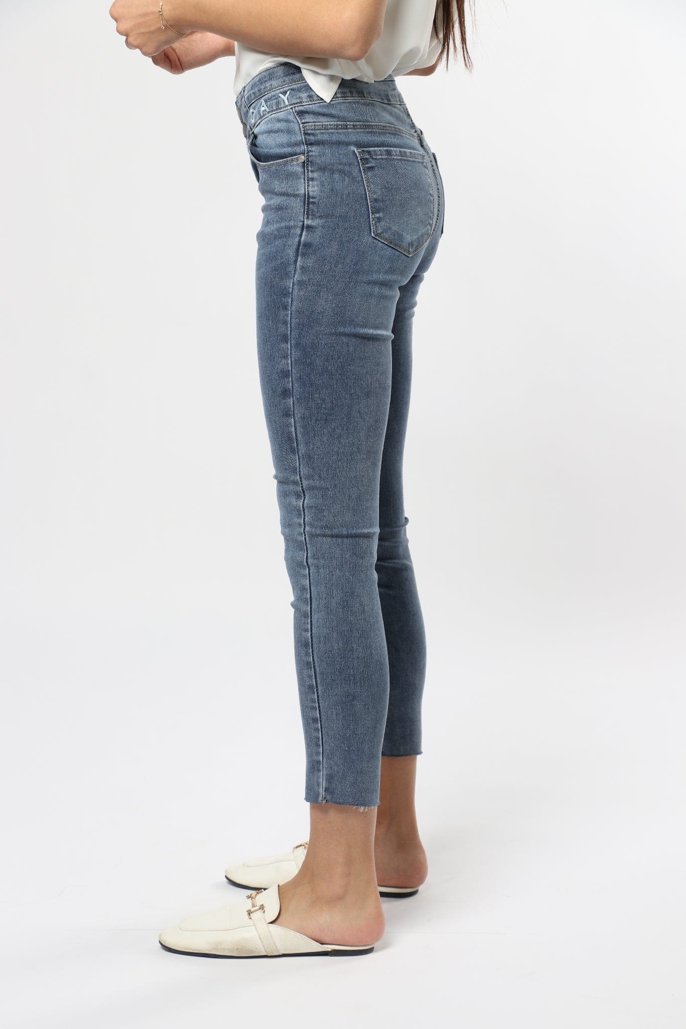 ميكا بنطلون جينز سادة سكيني طويل نسائي