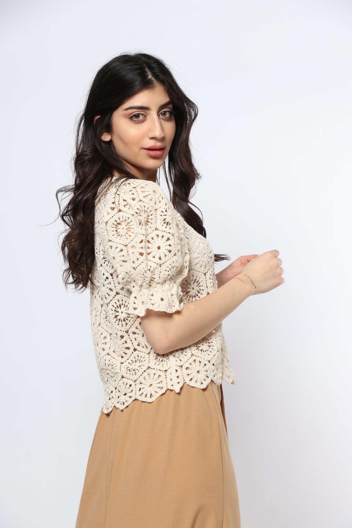 ميكا بلوزة دانتيل كم قصير منفوخ نسائي