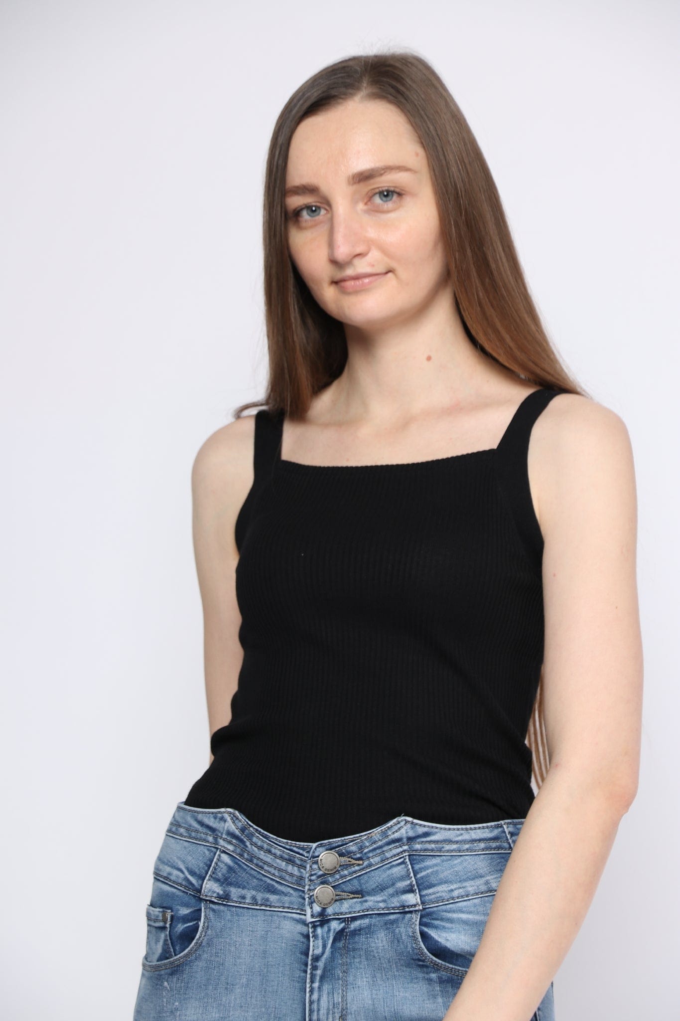 ميكا تانك توب سادة بفتحة صدر مربعة