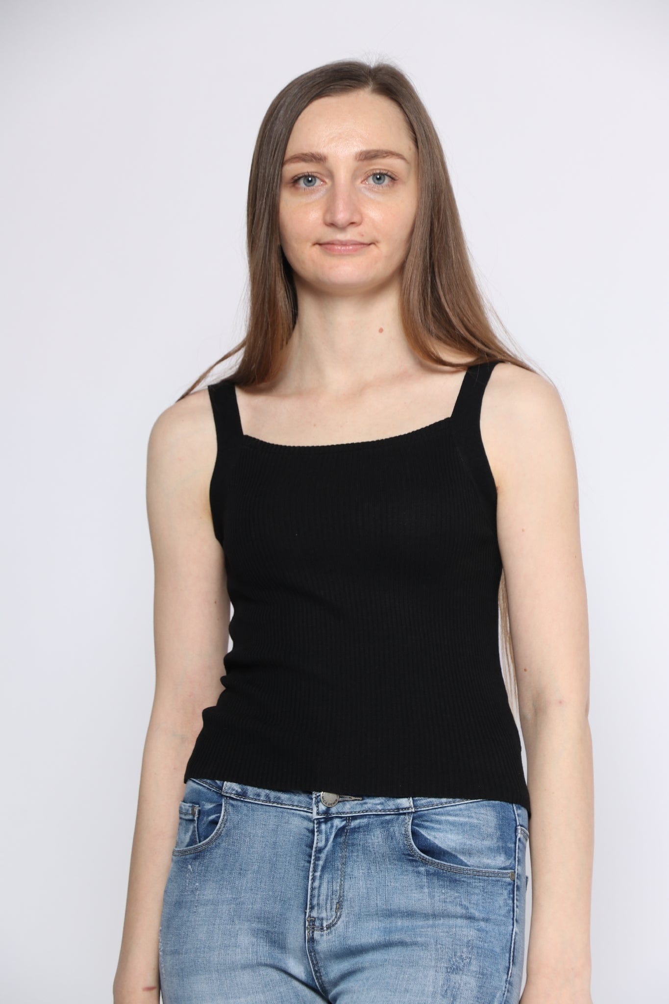 ميكا تانك توب سادة بفتحة صدر مربعة