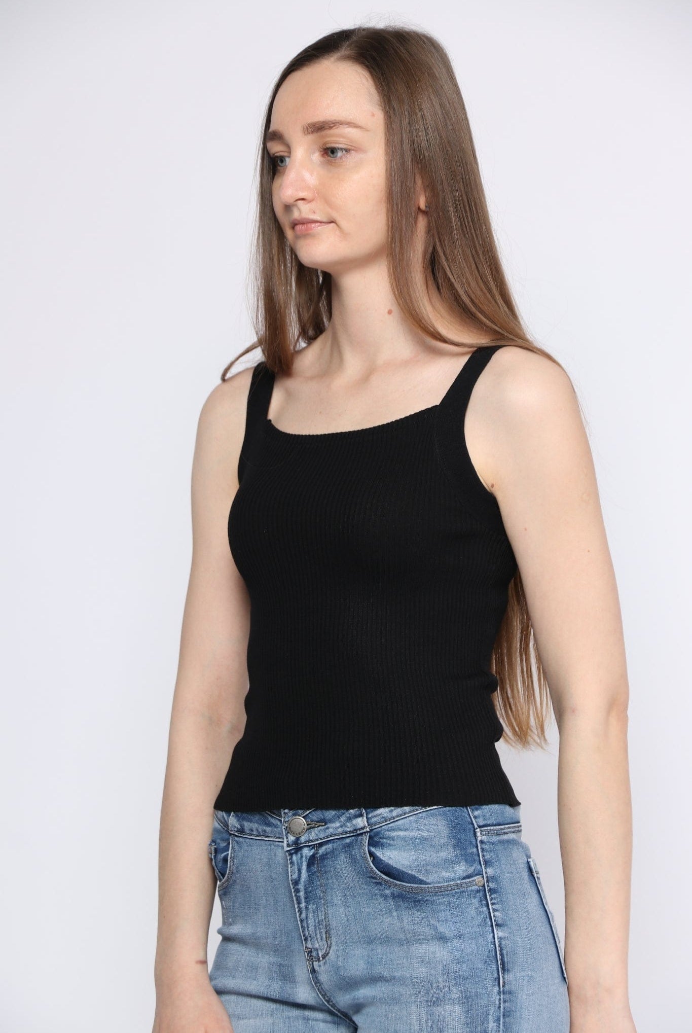 ميكا تانك توب سادة بفتحة صدر مربعة