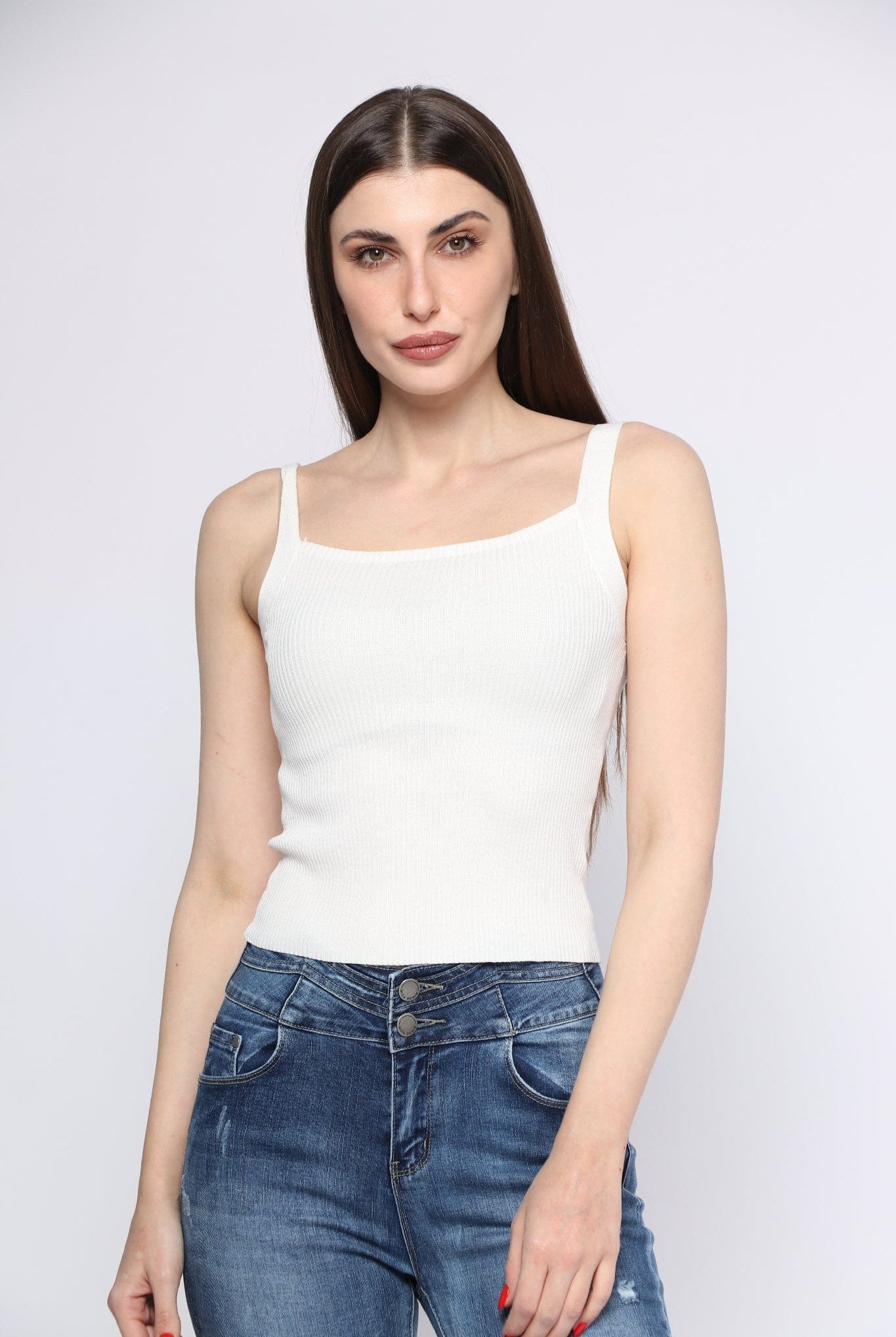 ميكا تانك توب سادة بفتحة صدر مربعة