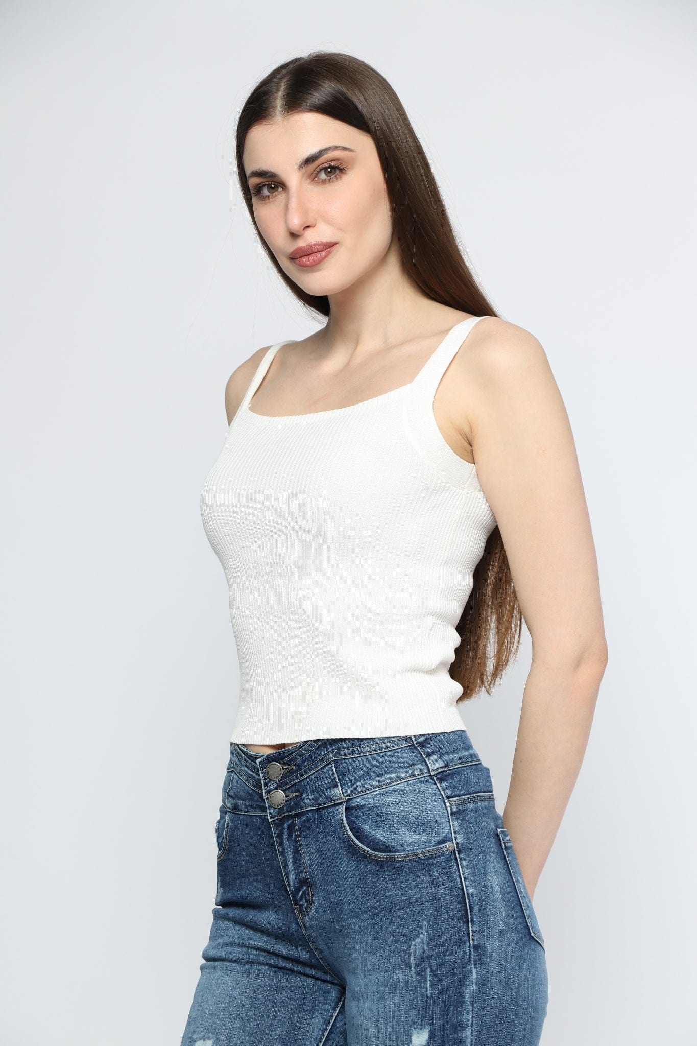 ميكا تانك توب سادة بفتحة صدر مربعة