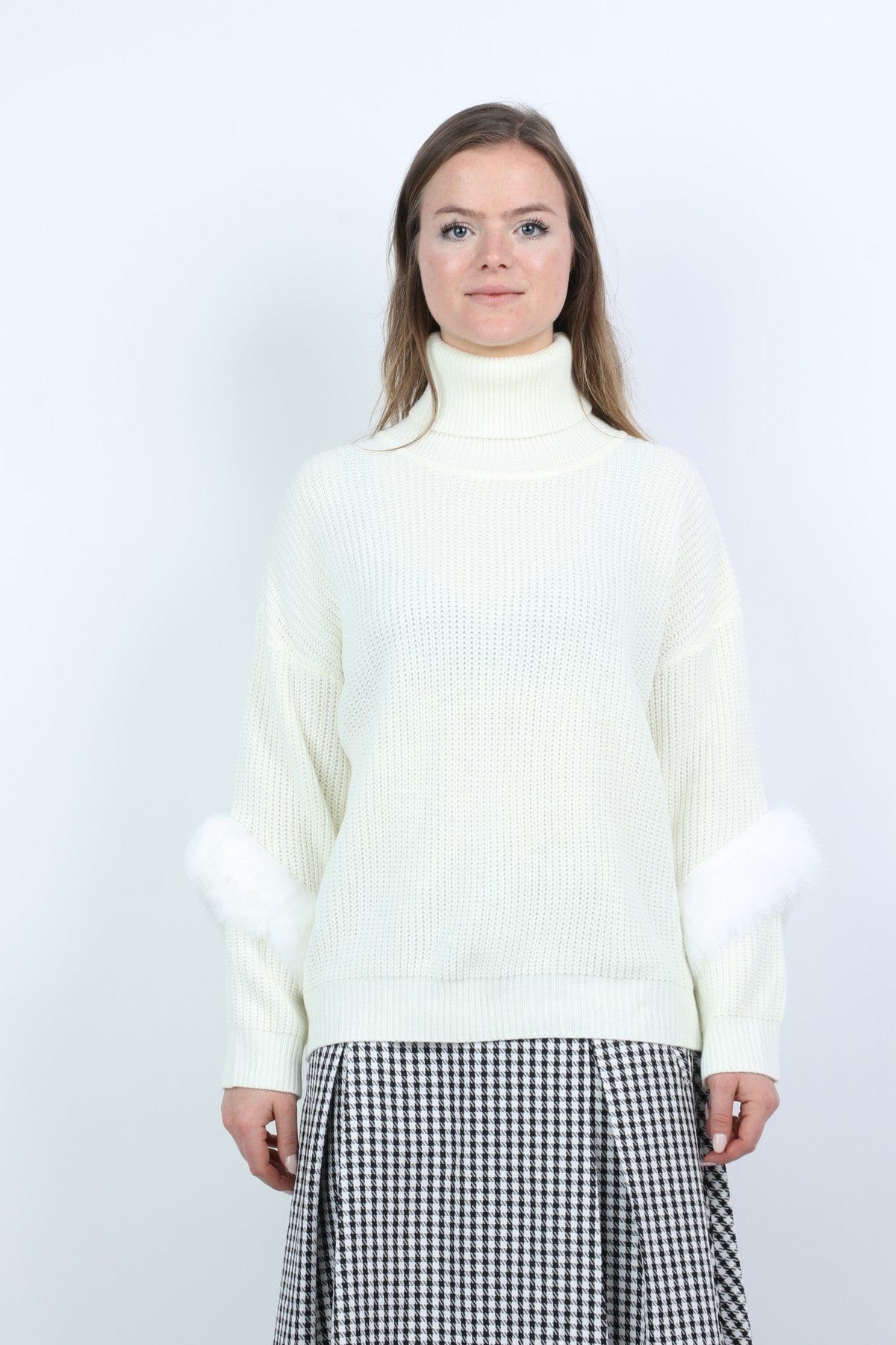 ميكا بلوزة بأكمام طويلة سادة أوفر سايز برقبة عالية