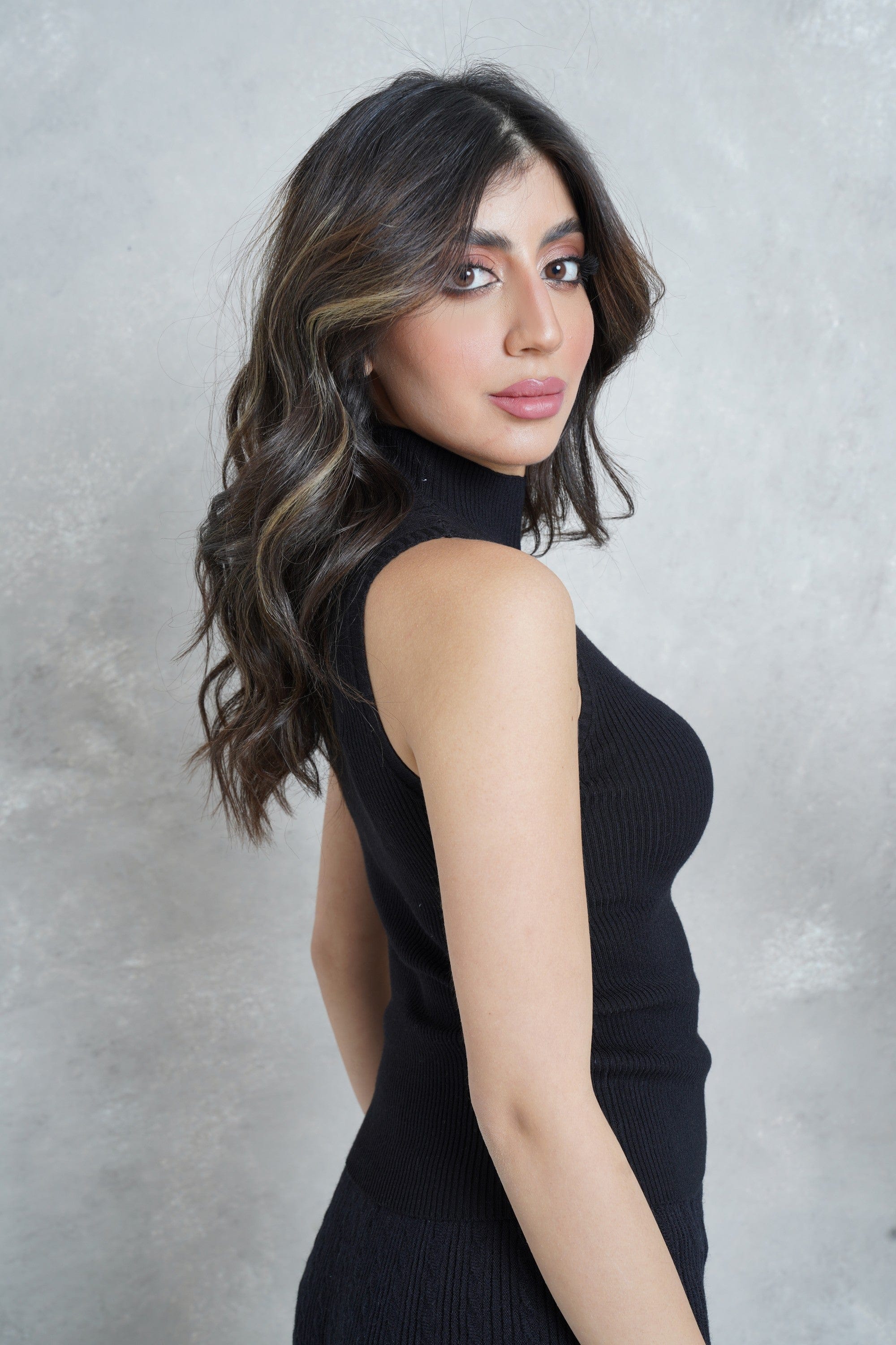 ميكا بلوزة مضلعة كت ضيقة برقبة نسائي