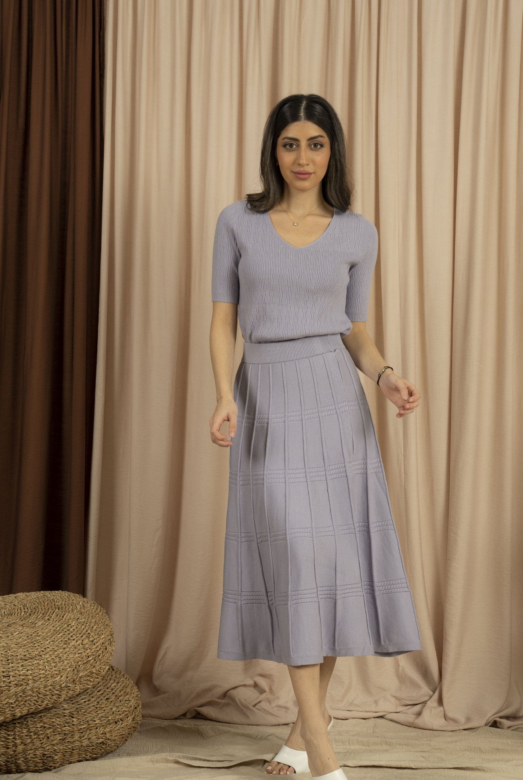 ميكا بلوزة نسائية سادة بفتحة صدرV