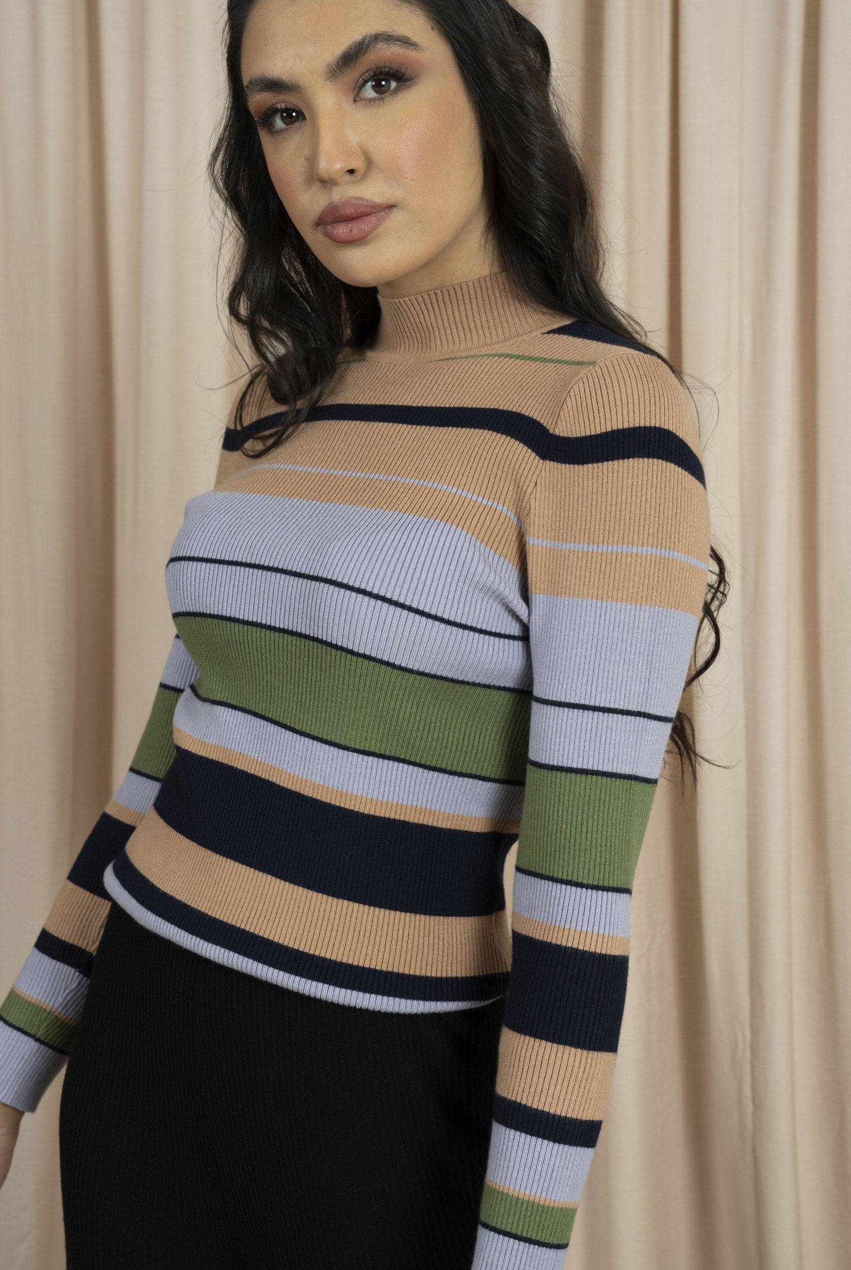 ميكا بلوزة شتوية نسائية مخططة برقبة طويلة