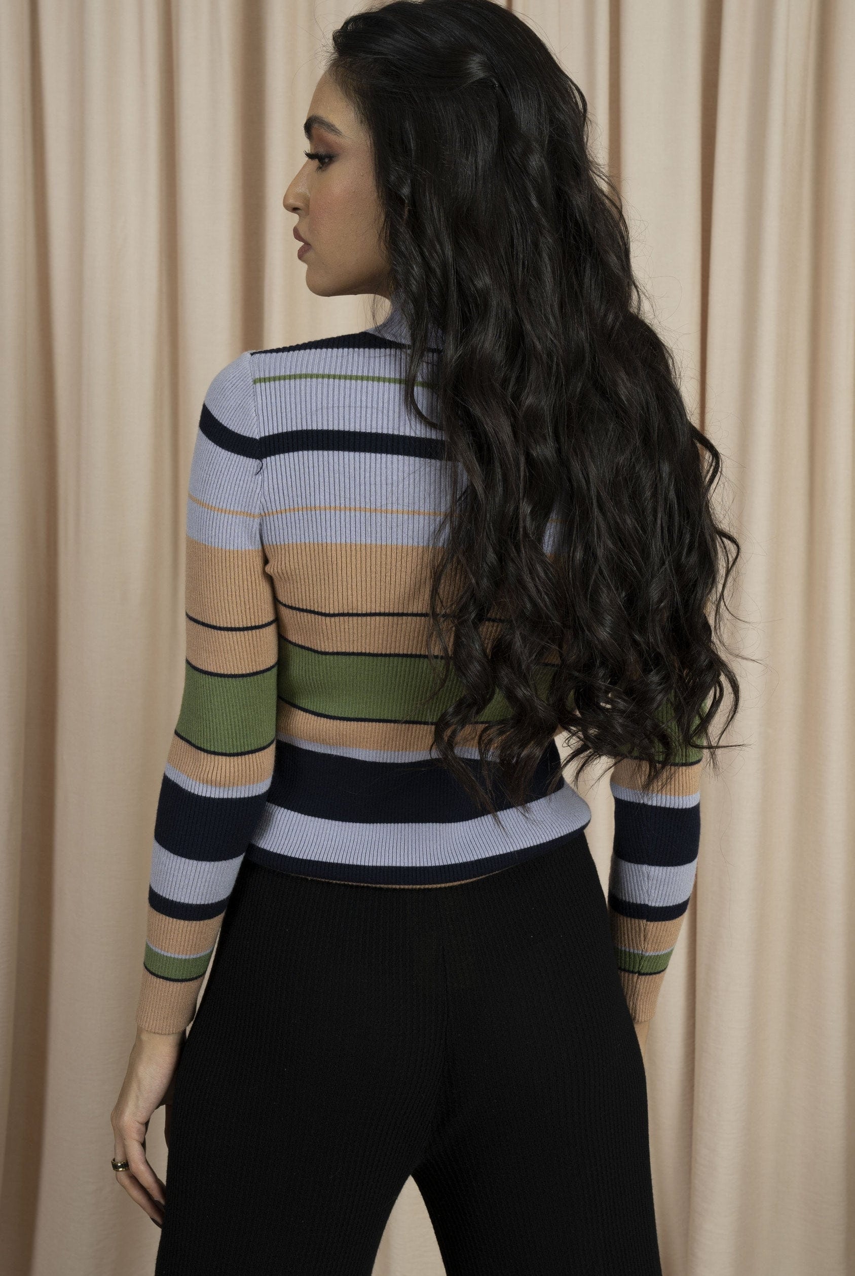 ميكا بلوزة شتوية نسائية مخططة برقبة طويلة