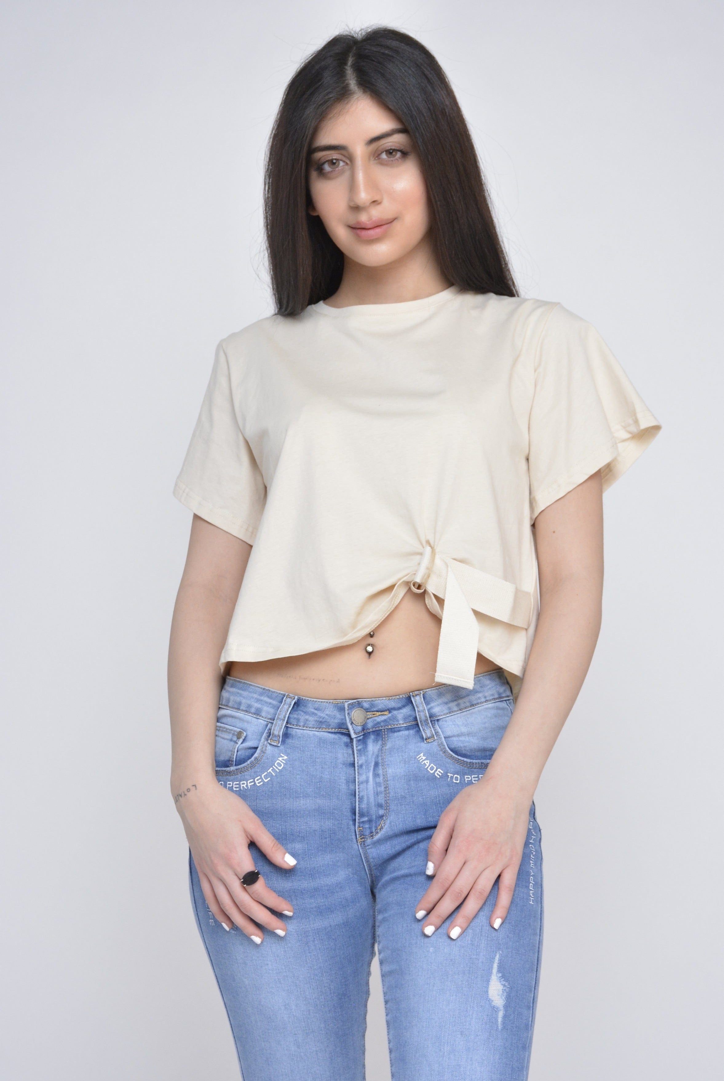 ميكا بلوزة كلاسيك سادة مع فيونكة عند الخصر بأكمام قصيرة نسائي