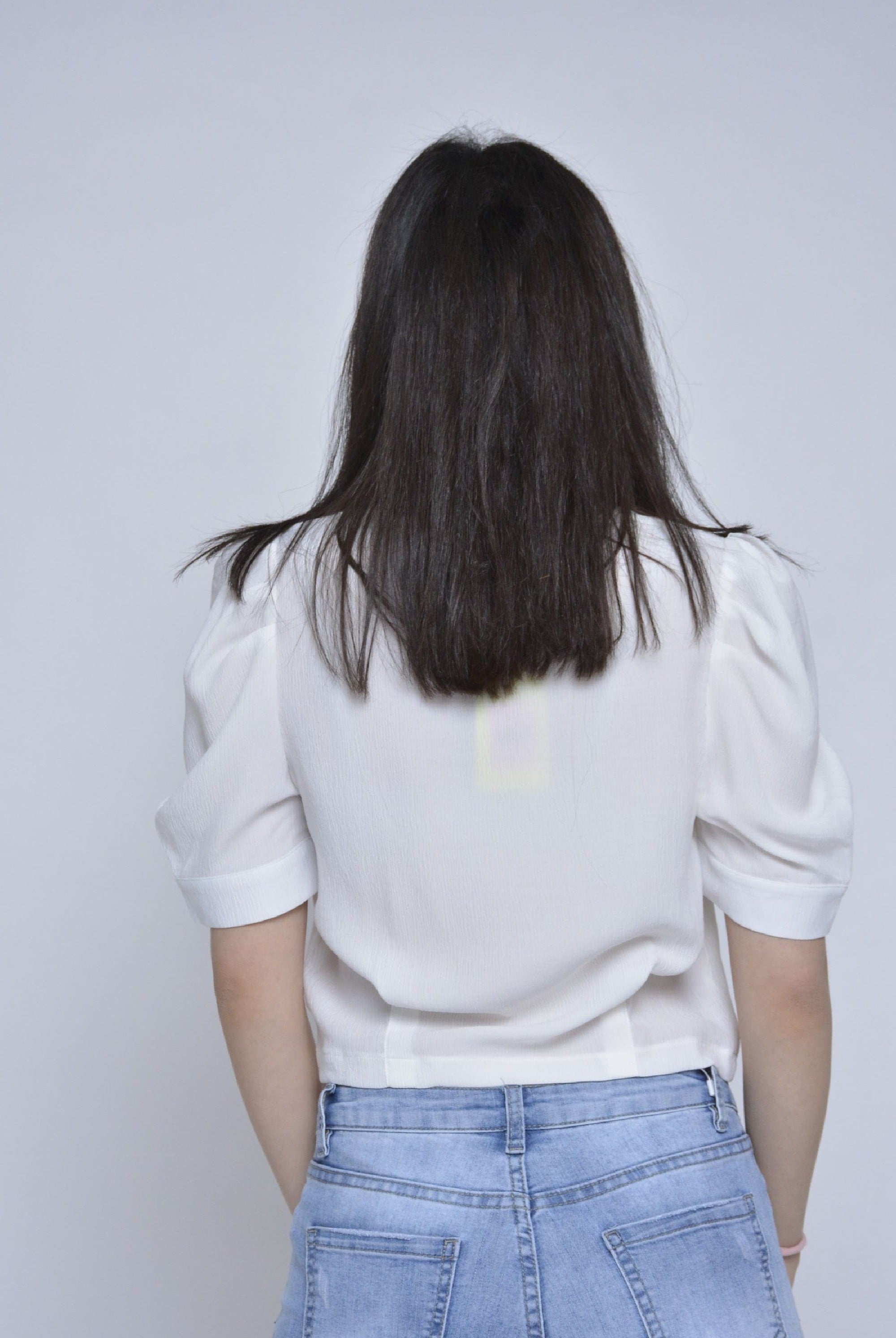 ميكا بلوزة نص بطن سبعة بأزرار أمامية كم قصير بف نسائي