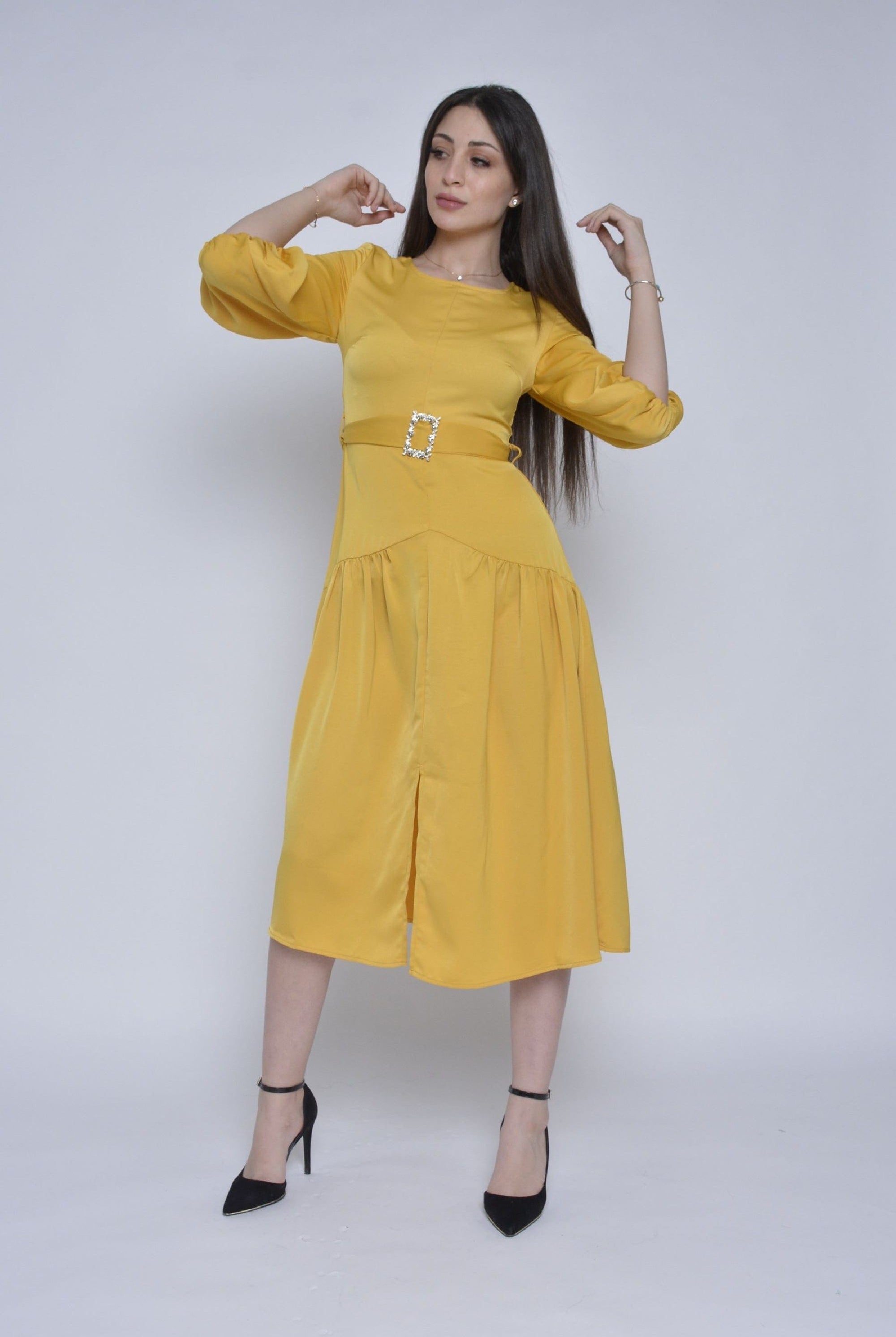 ميكا فستان ميدي مفتوح من الأمام بحزام خصر