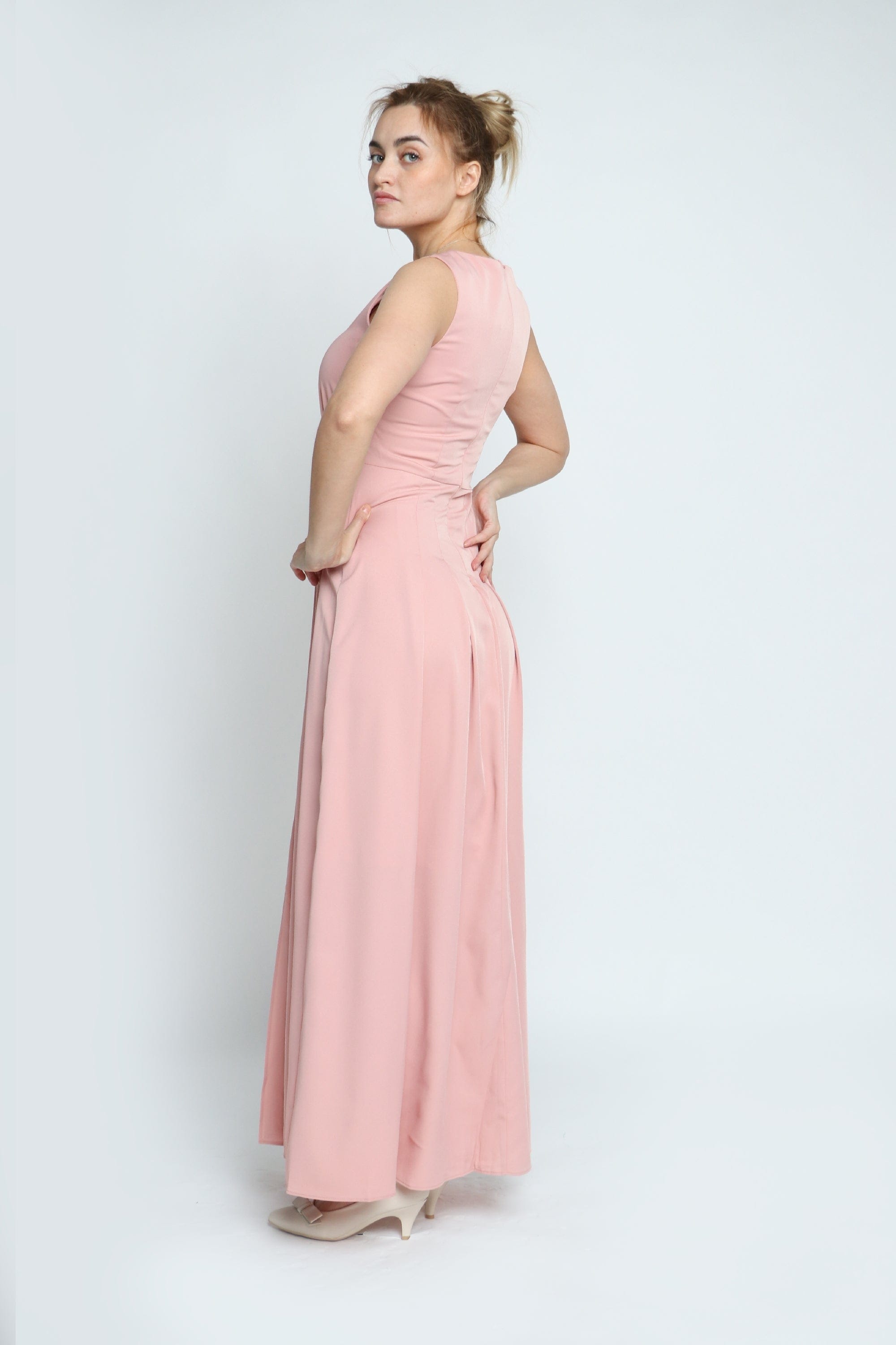 ميكا فستان طويل سهرة ناعم بحزام بدون كم